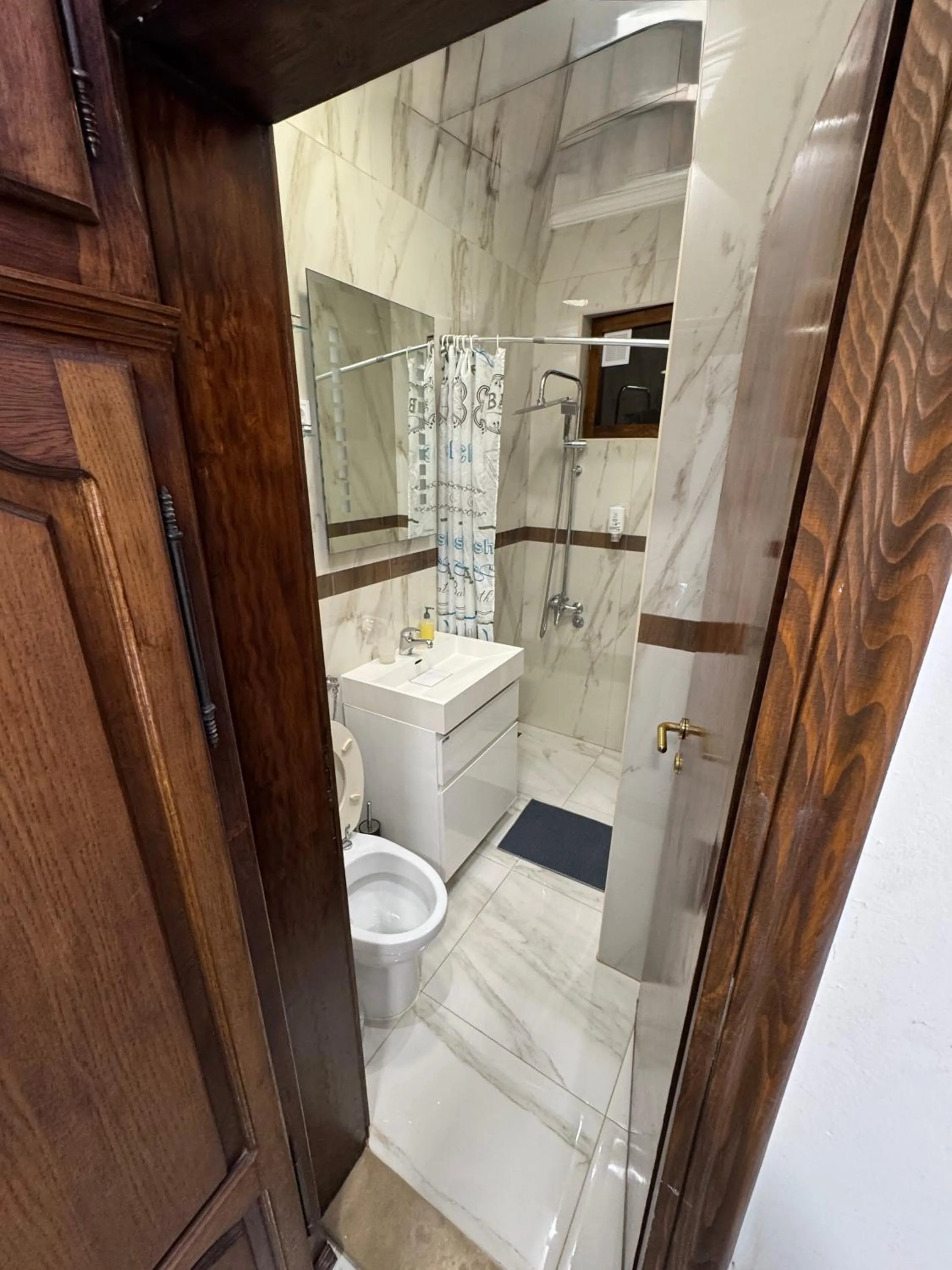 Shower in Vita Mundo