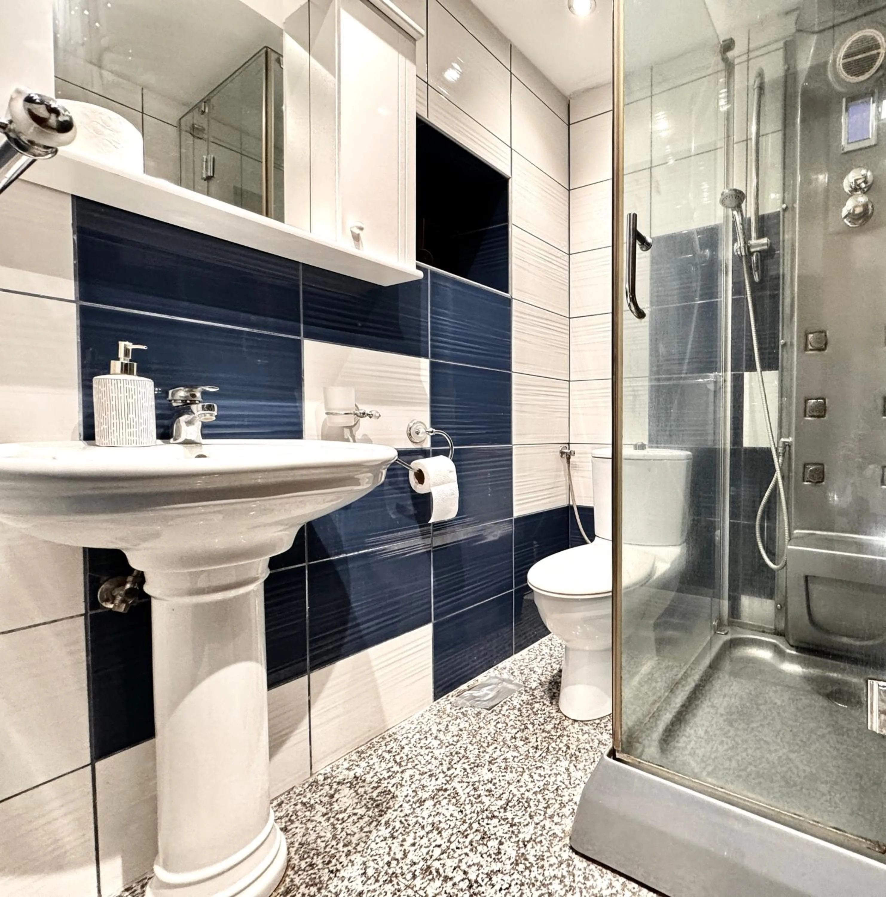 Bathroom in Vita Mundo