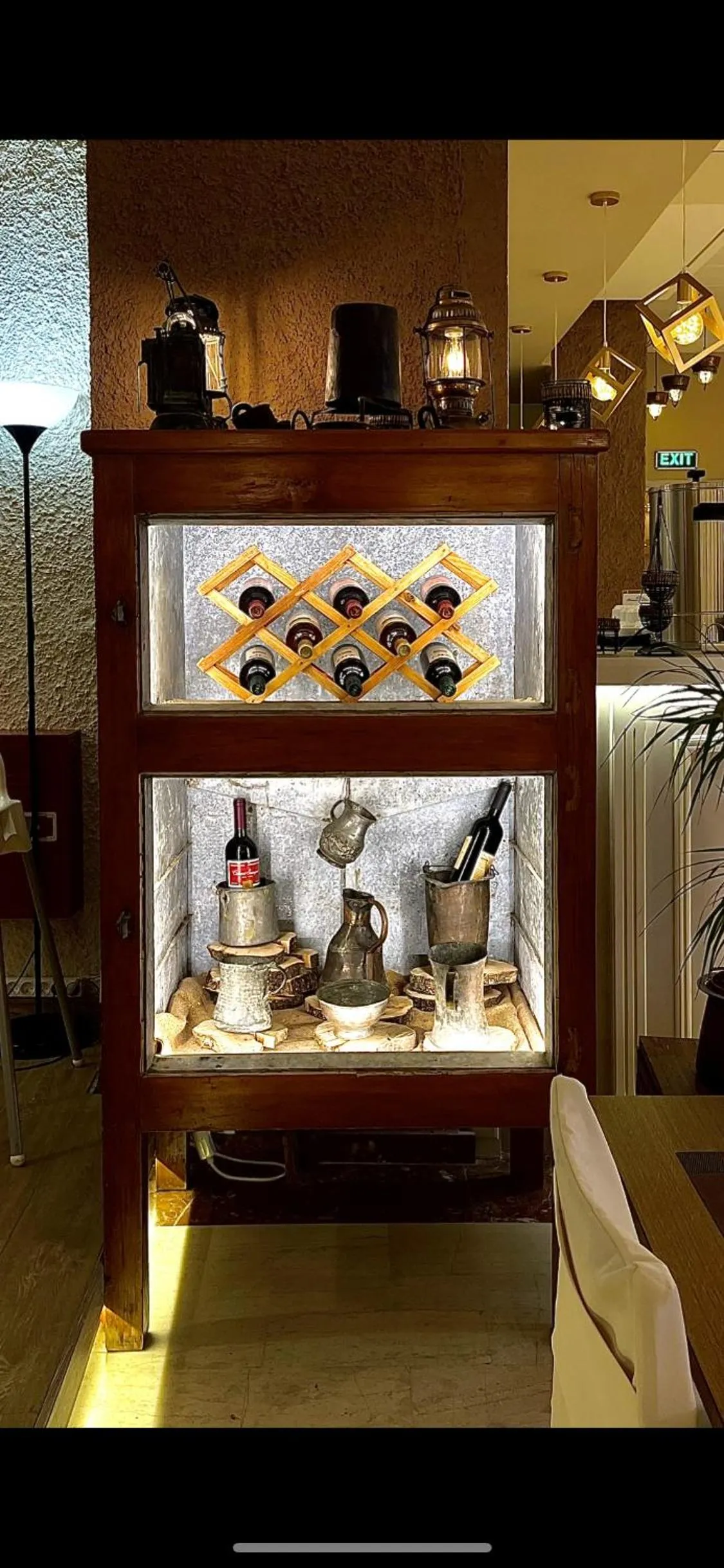 Decorative detail in Nidimos Hotel