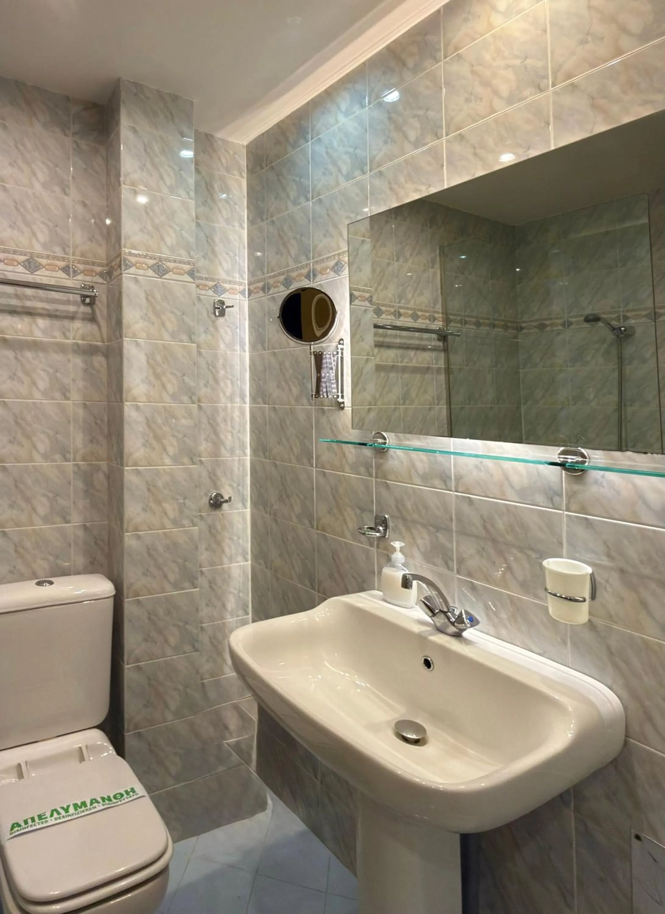 Toilet in Nidimos Hotel