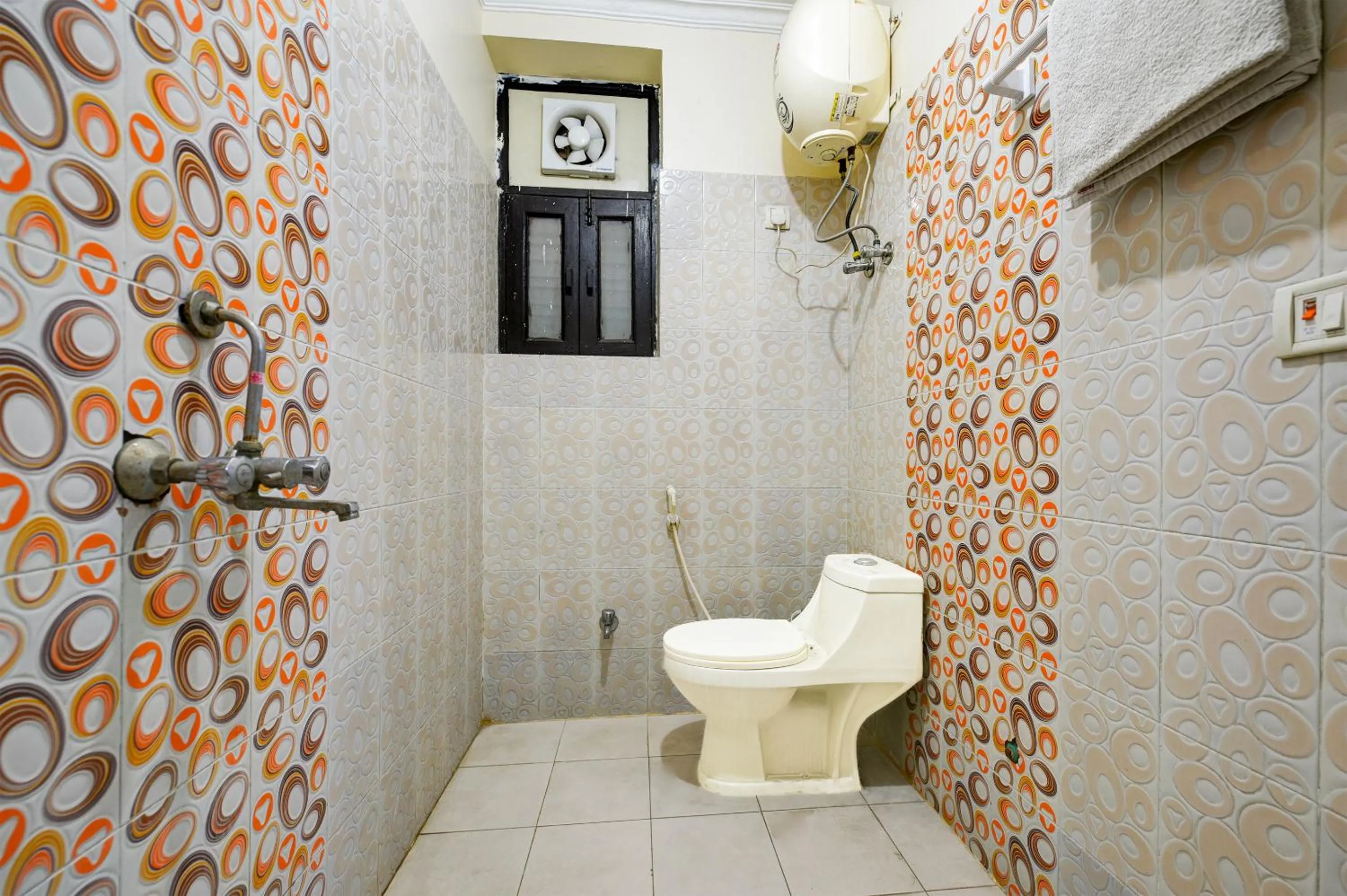 Shower in Hotel Mayank Plaza-Near IGI Airport Terminal-3