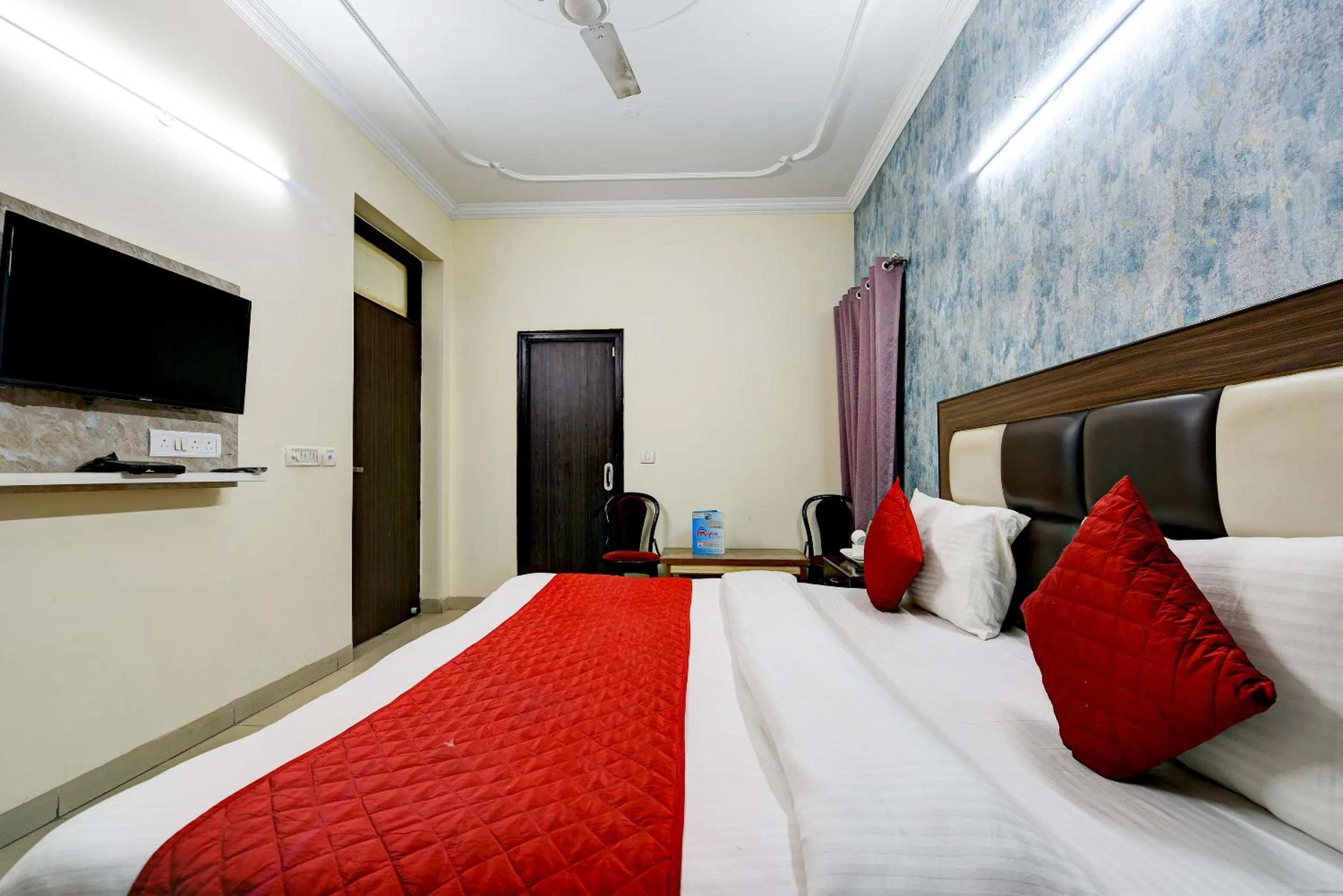 Communal lounge/ TV room, Bed in Hotel Mayank Plaza-Near IGI Airport Terminal-3