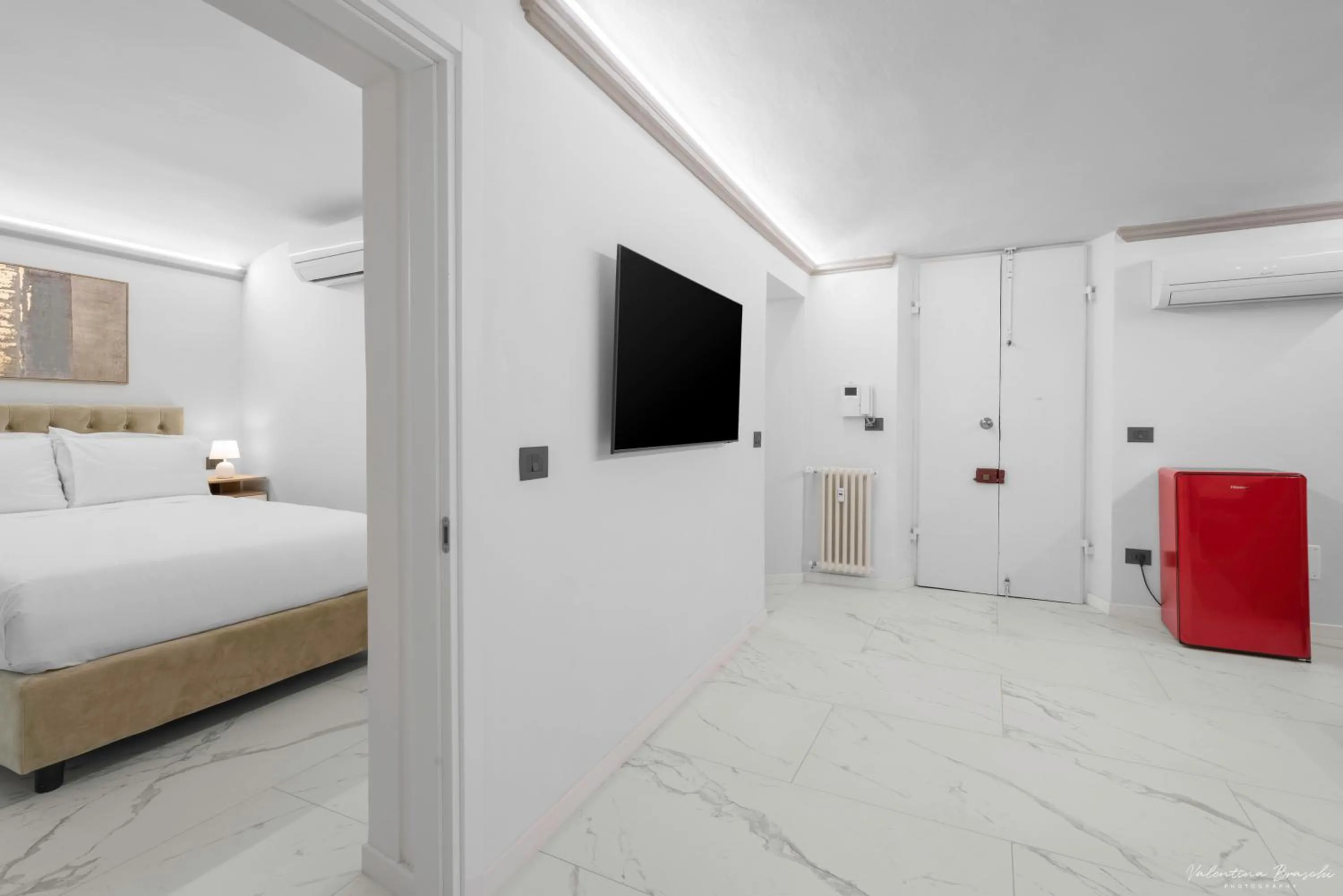 View (from property/room), Bed in Hotel Adamas