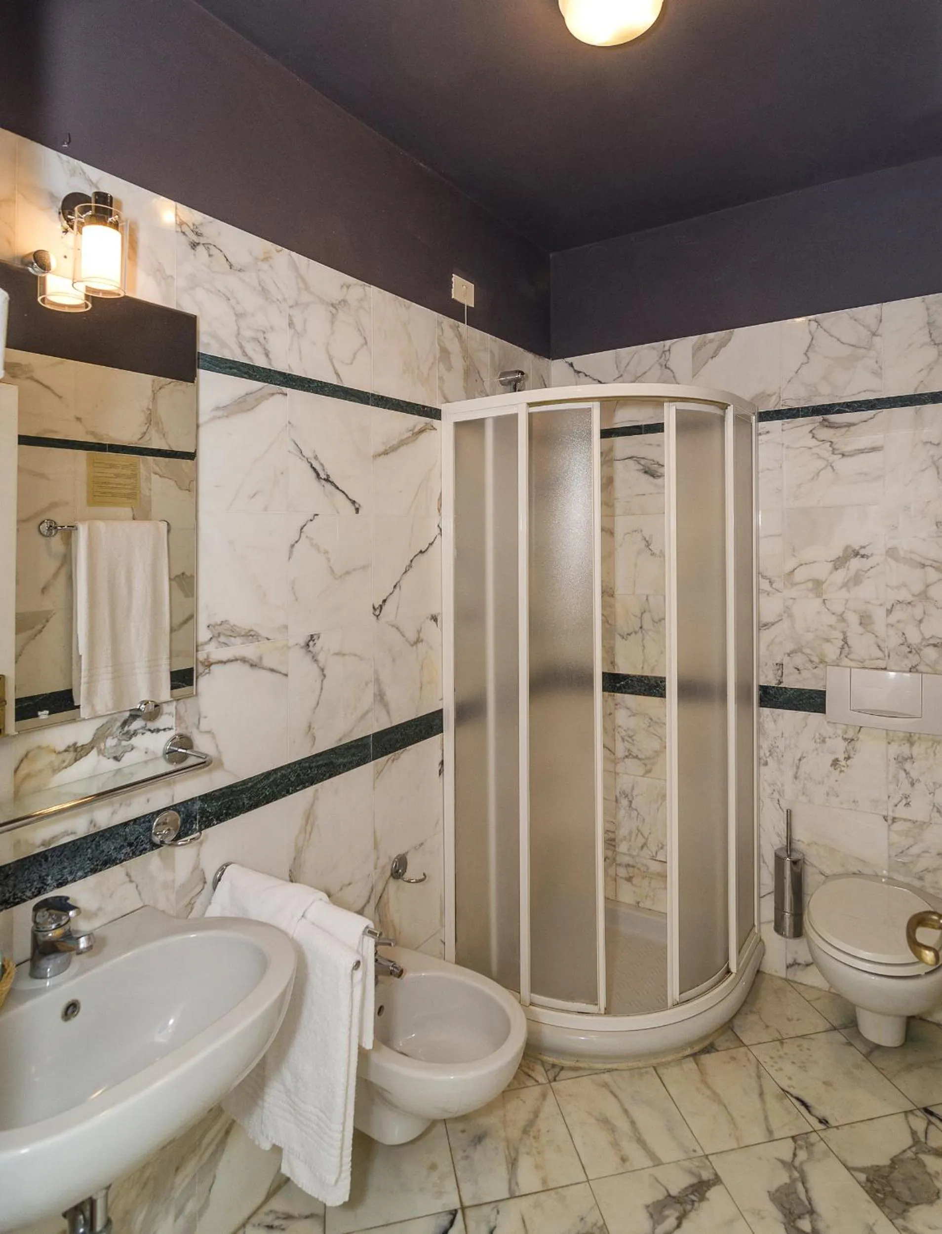 Bathroom in Hotel Le Focette