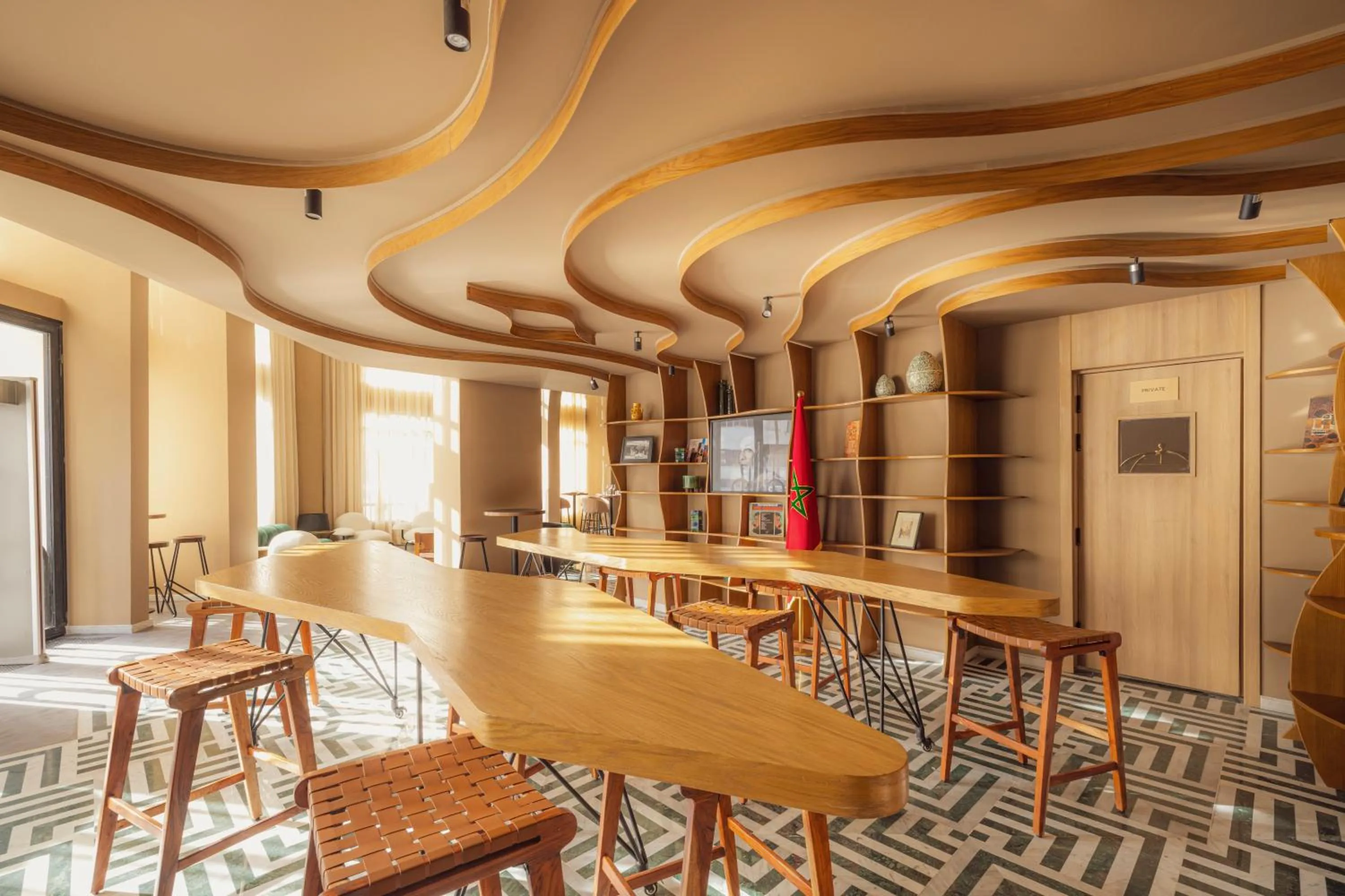 Restaurant/places to eat in Le Square By Onomo Collection