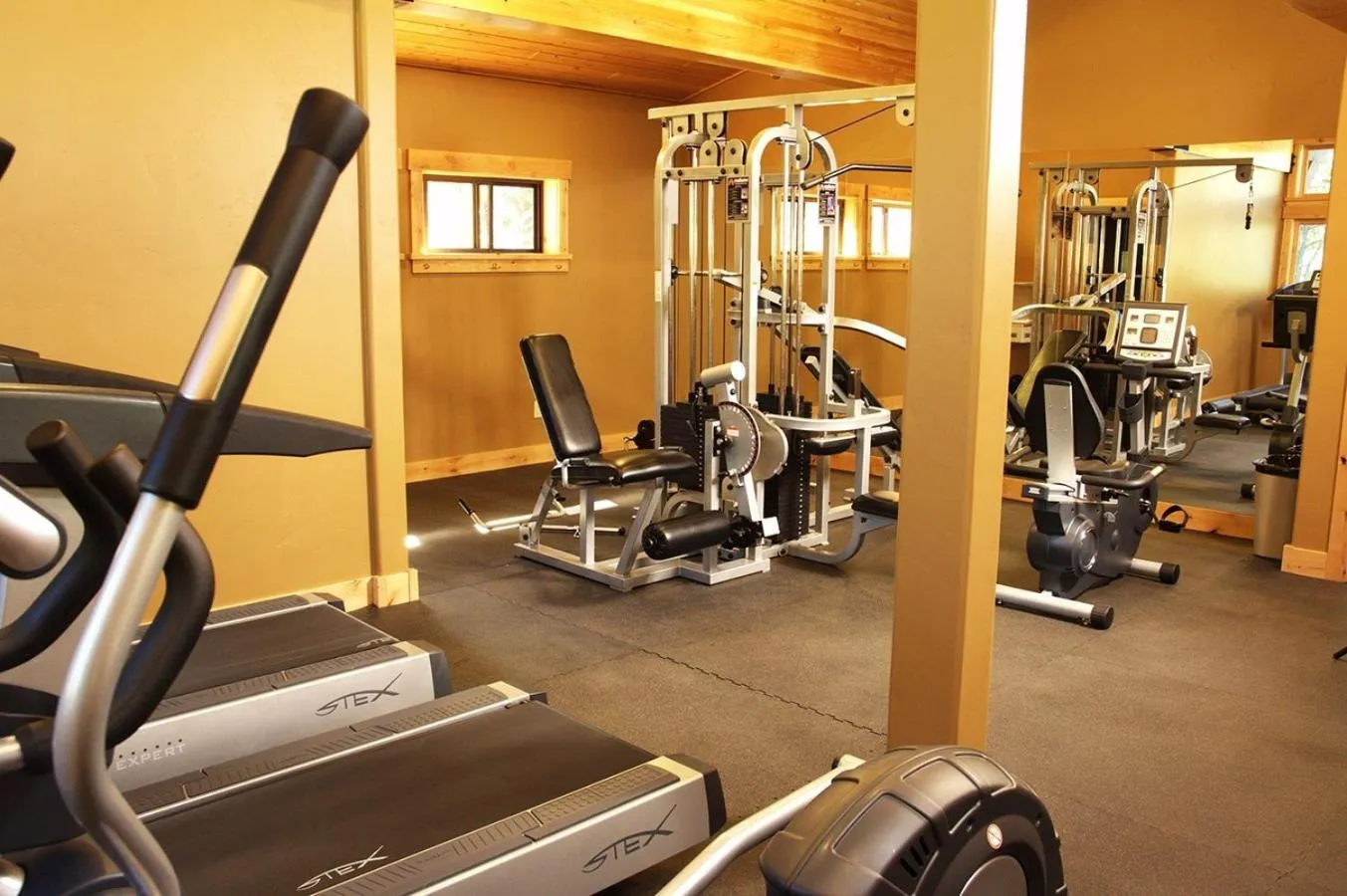 Fitness centre/facilities in GetAways at Olympic Village Inn