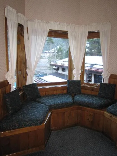 Living room in GetAways at Olympic Village Inn