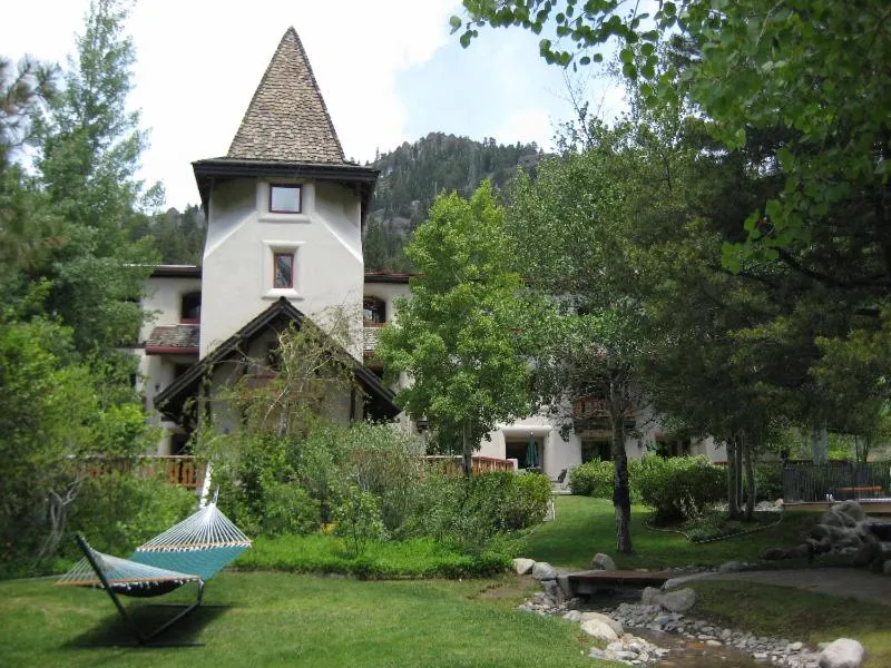 Facade/entrance in GetAways at Olympic Village Inn