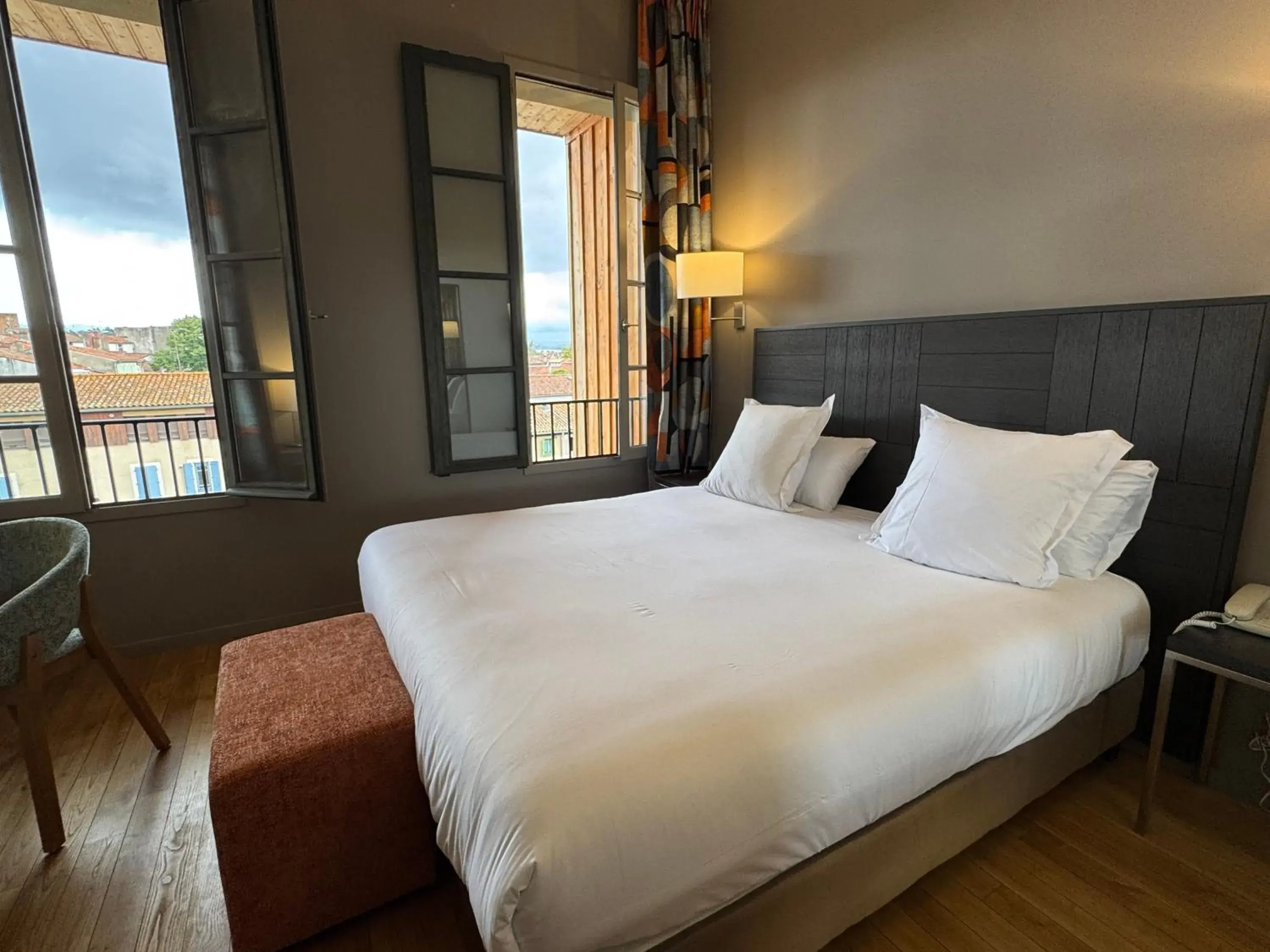 Superior Double Room in Grand Hotel de Castres Superior Double Room in Grand Hotel de Castres