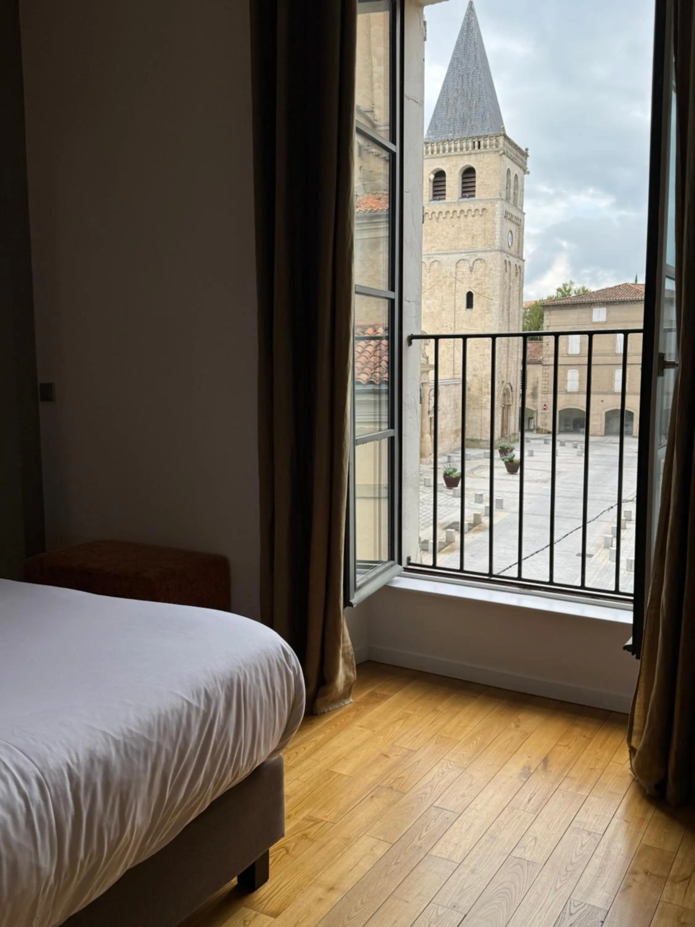View (from property/room), Bed in Grand Hotel de Castres