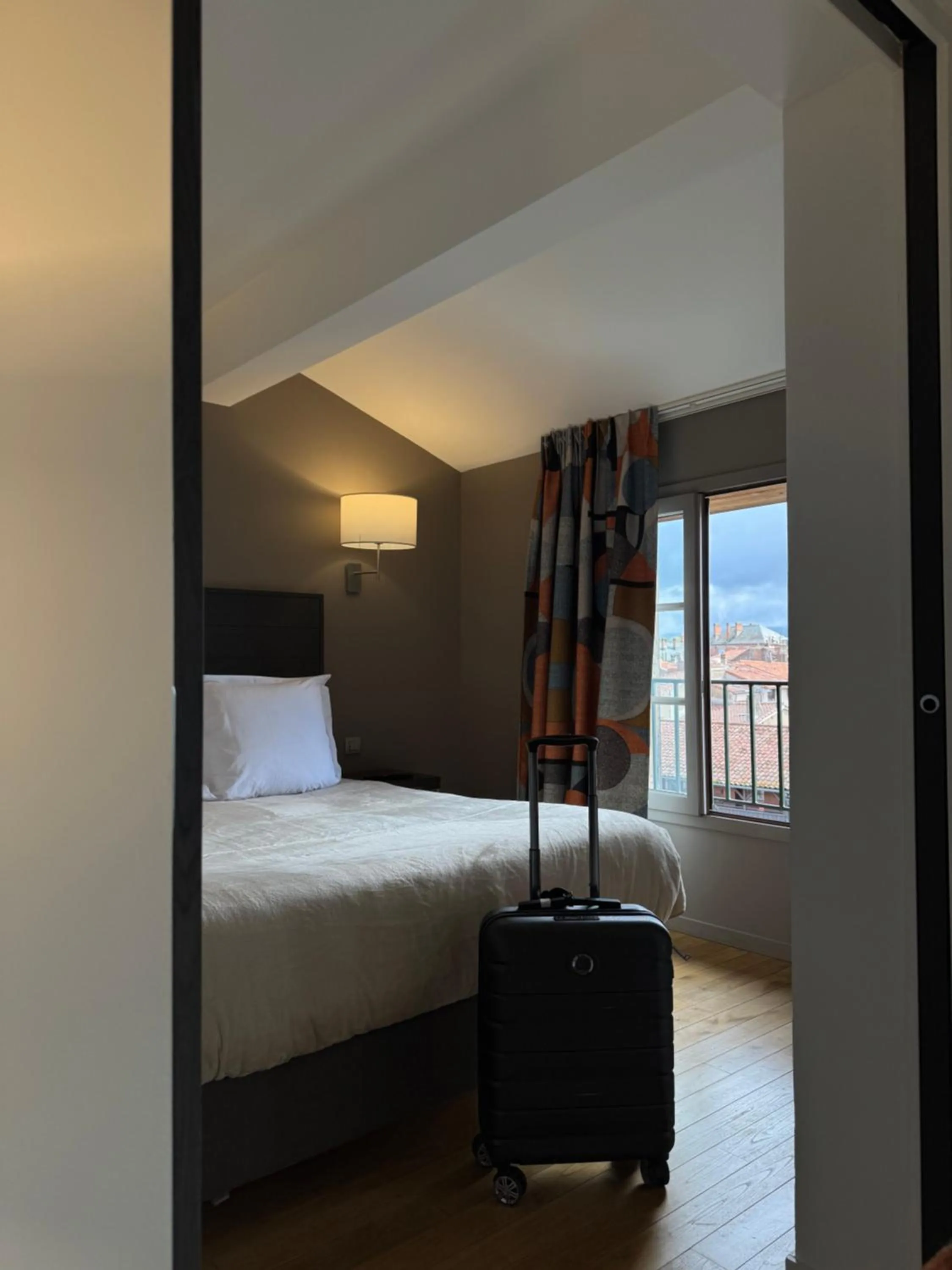 Bedroom, Bed in Grand Hotel de Castres