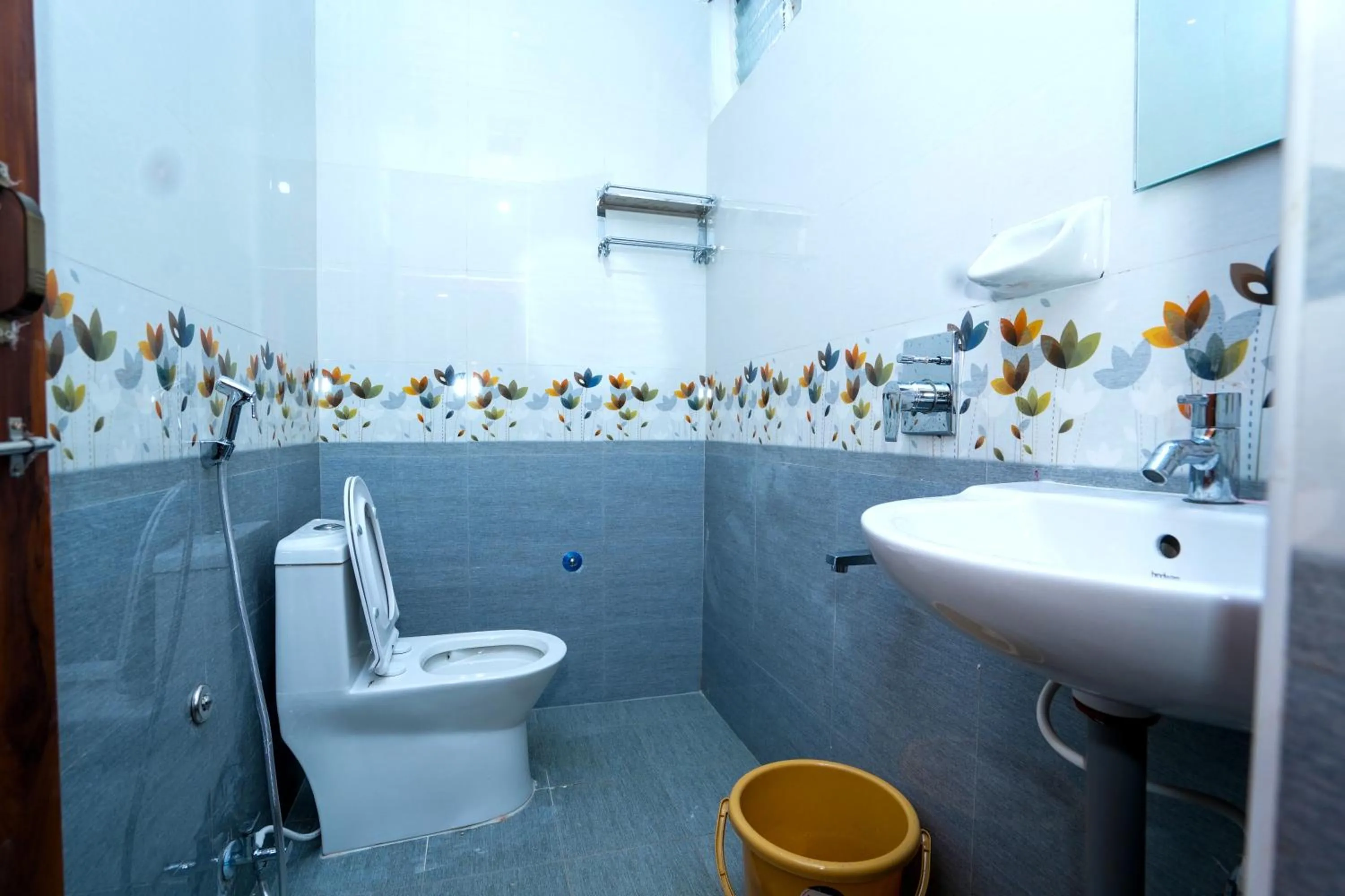 HOTEL THANVi INN