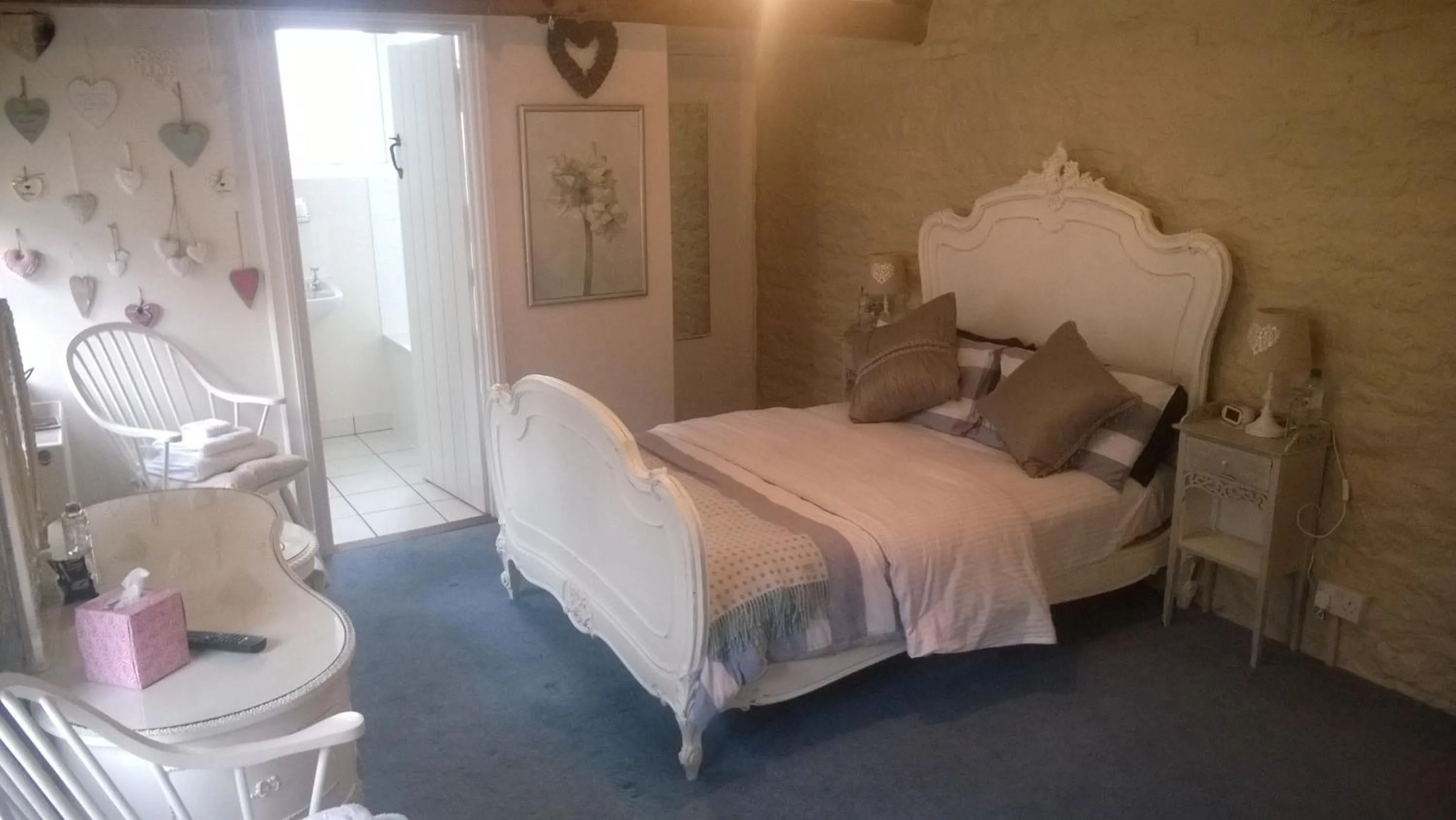 Photo of the whole room, Bed in Troy House