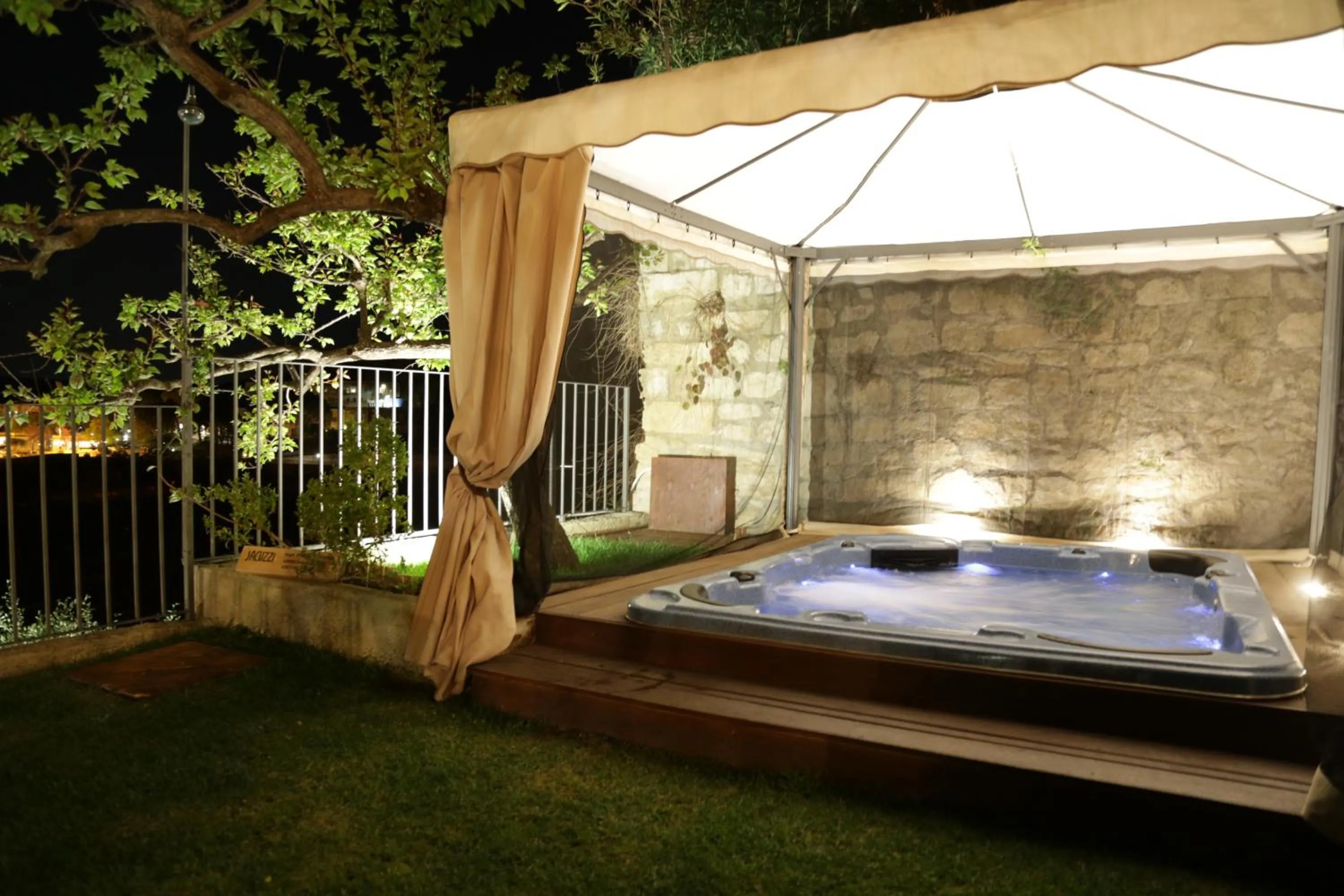 Hot Tub in La Casa del Gelsomino