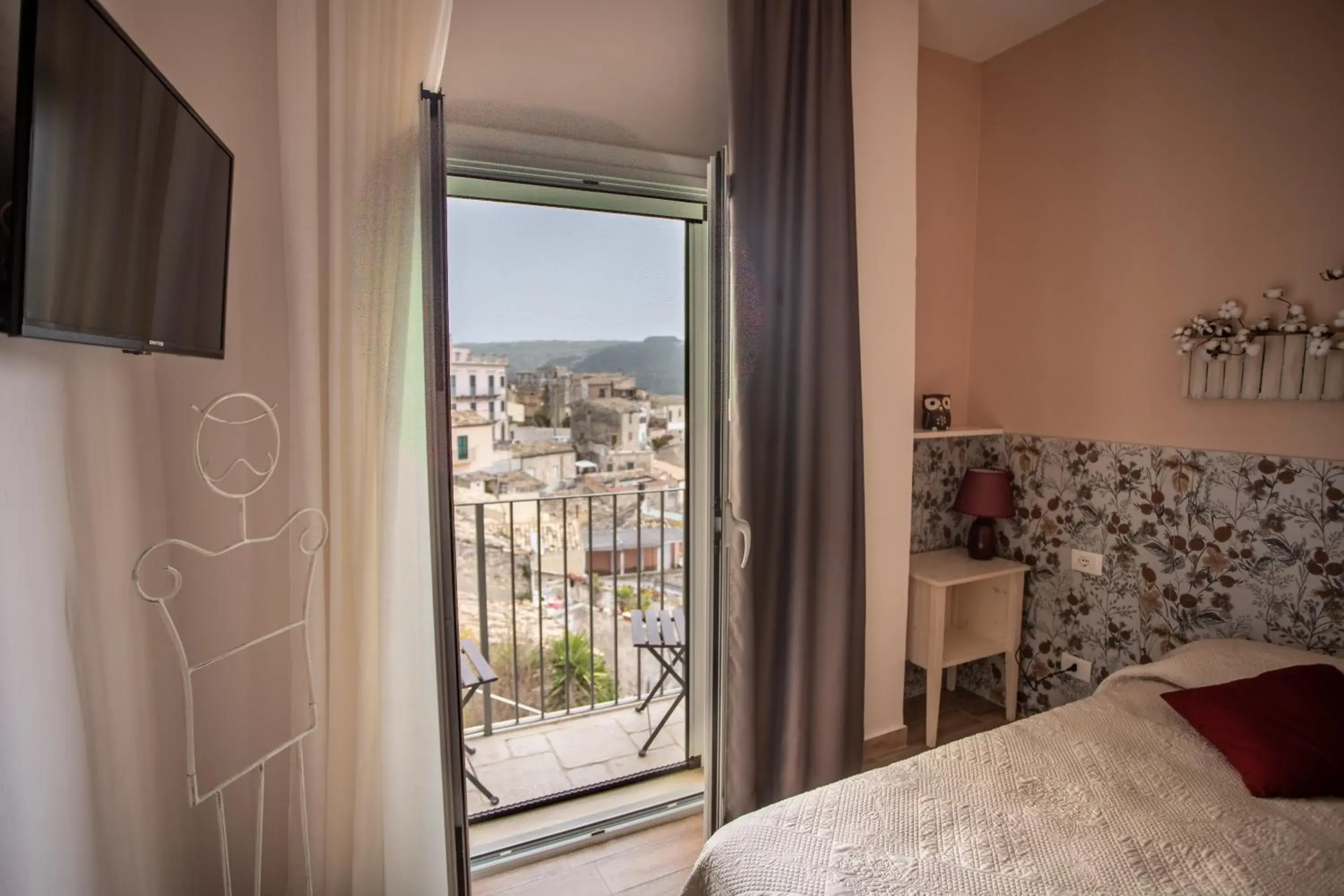 Small Double Room in La Casa del Gelsomino Small Double Room in La Casa del Gelsomino