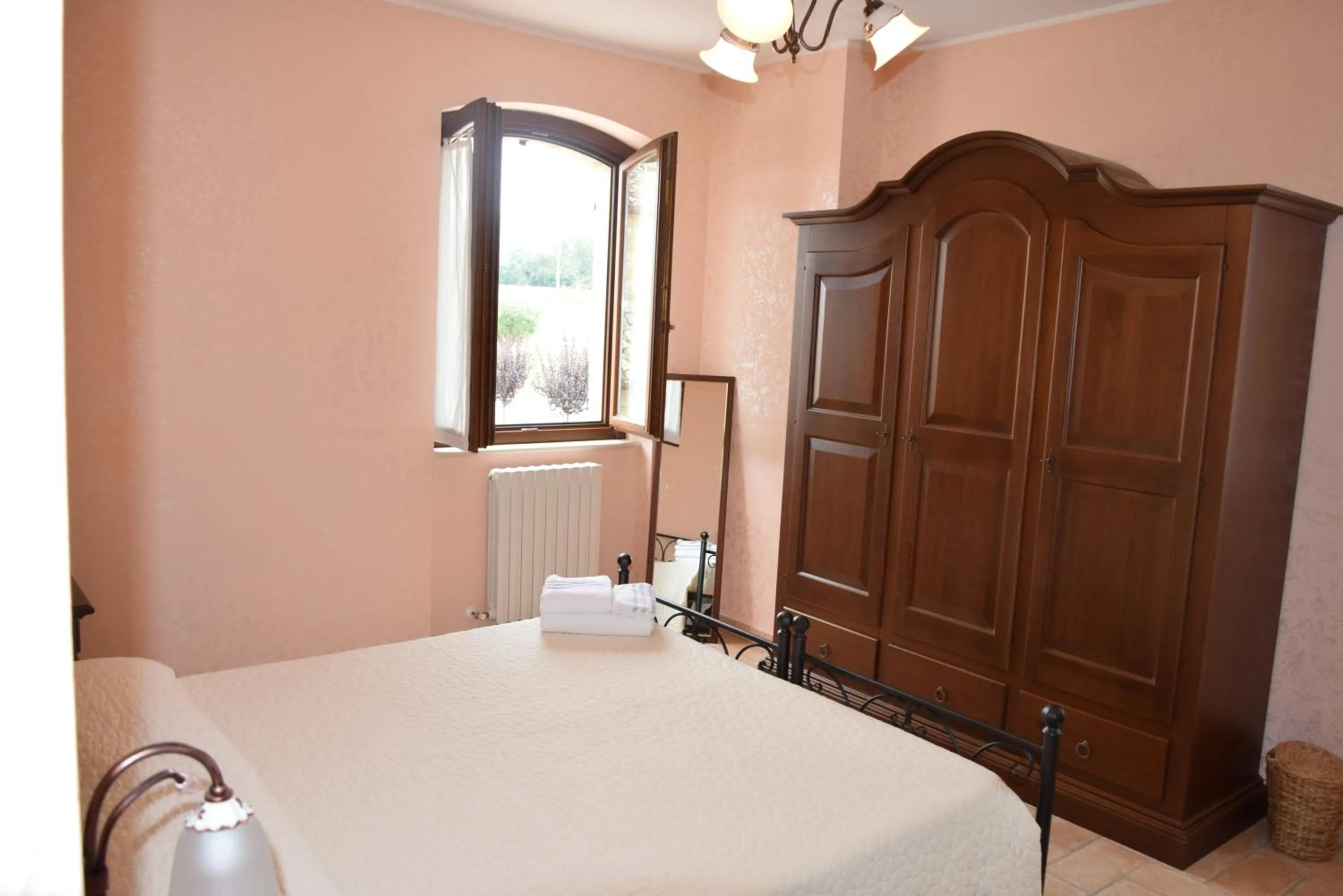 Decorative detail, Bed in Postiglione Country House
