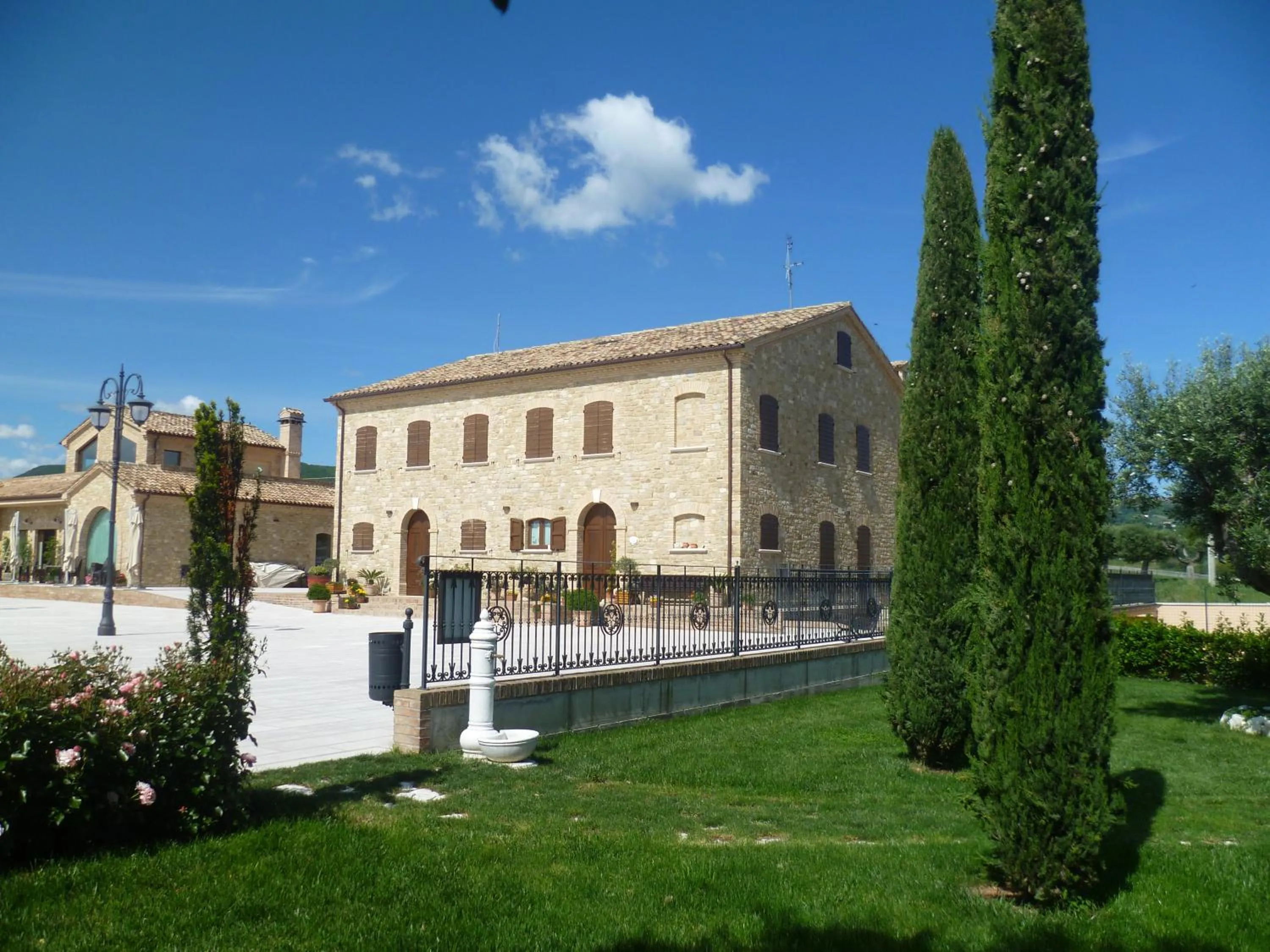 Facade/entrance in Postiglione Country House