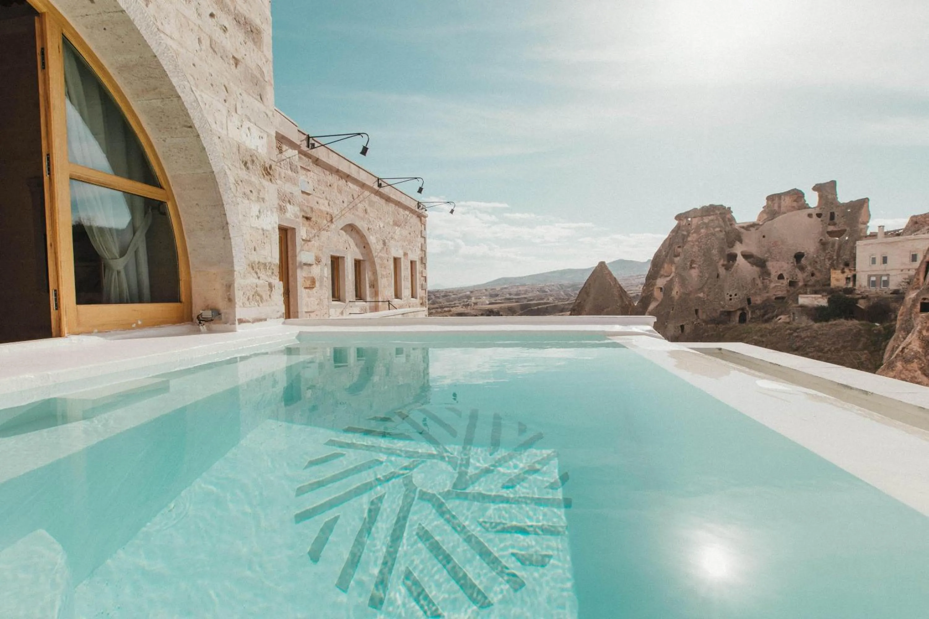 Photo of the whole room in Millstone Cave Suites Hotel