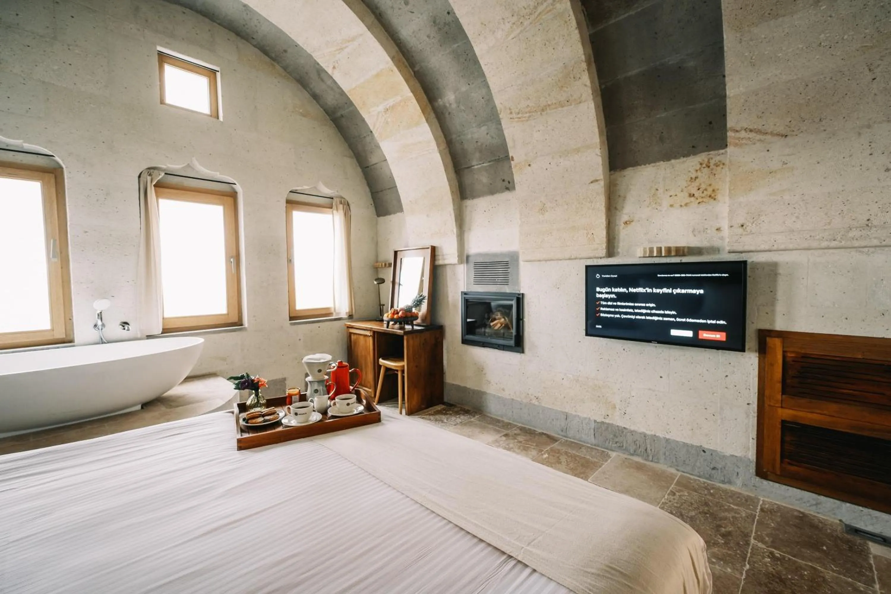 Photo of the whole room, Bed in Millstone Cave Suites Hotel