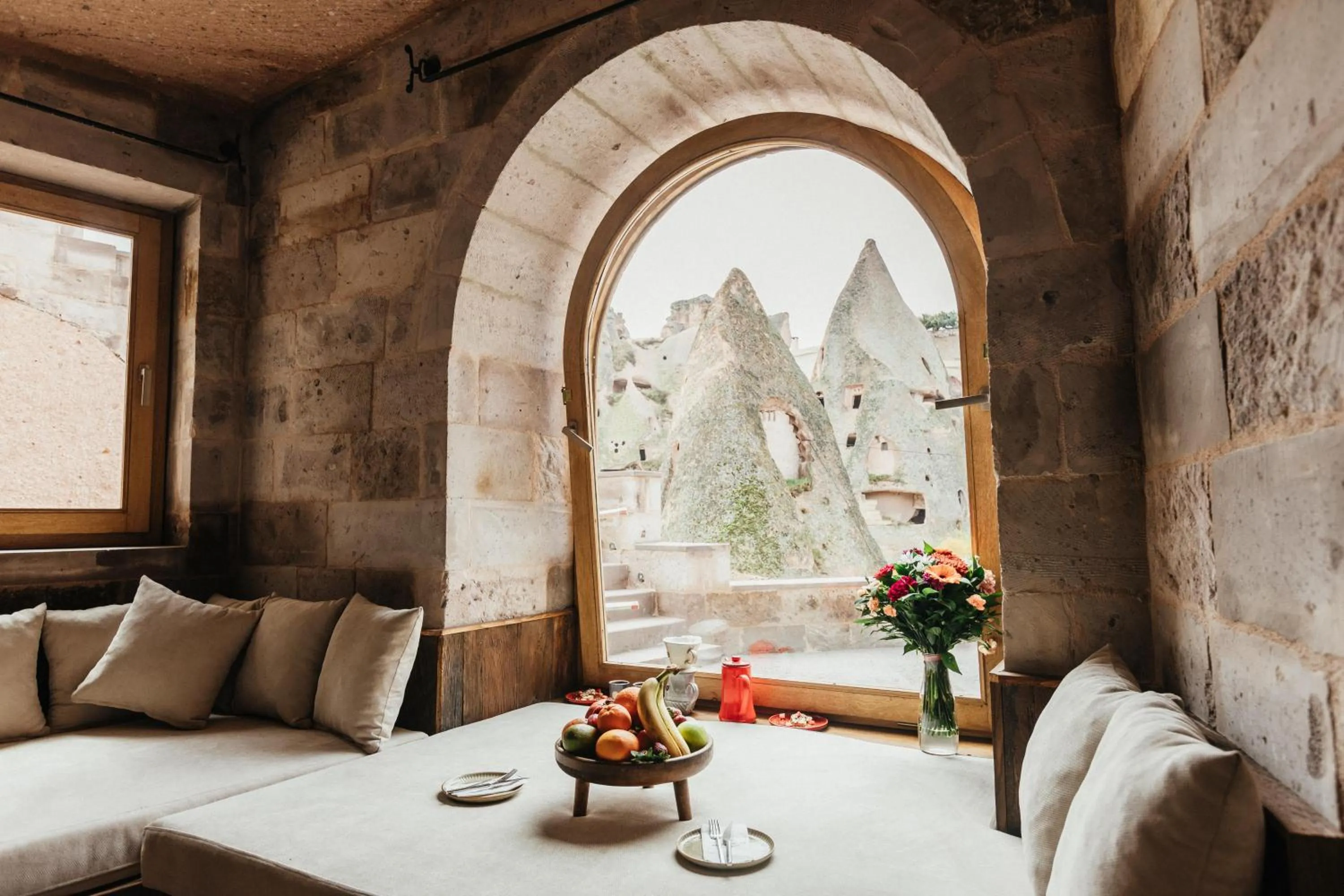 Photo of the whole room in Millstone Cave Suites Hotel