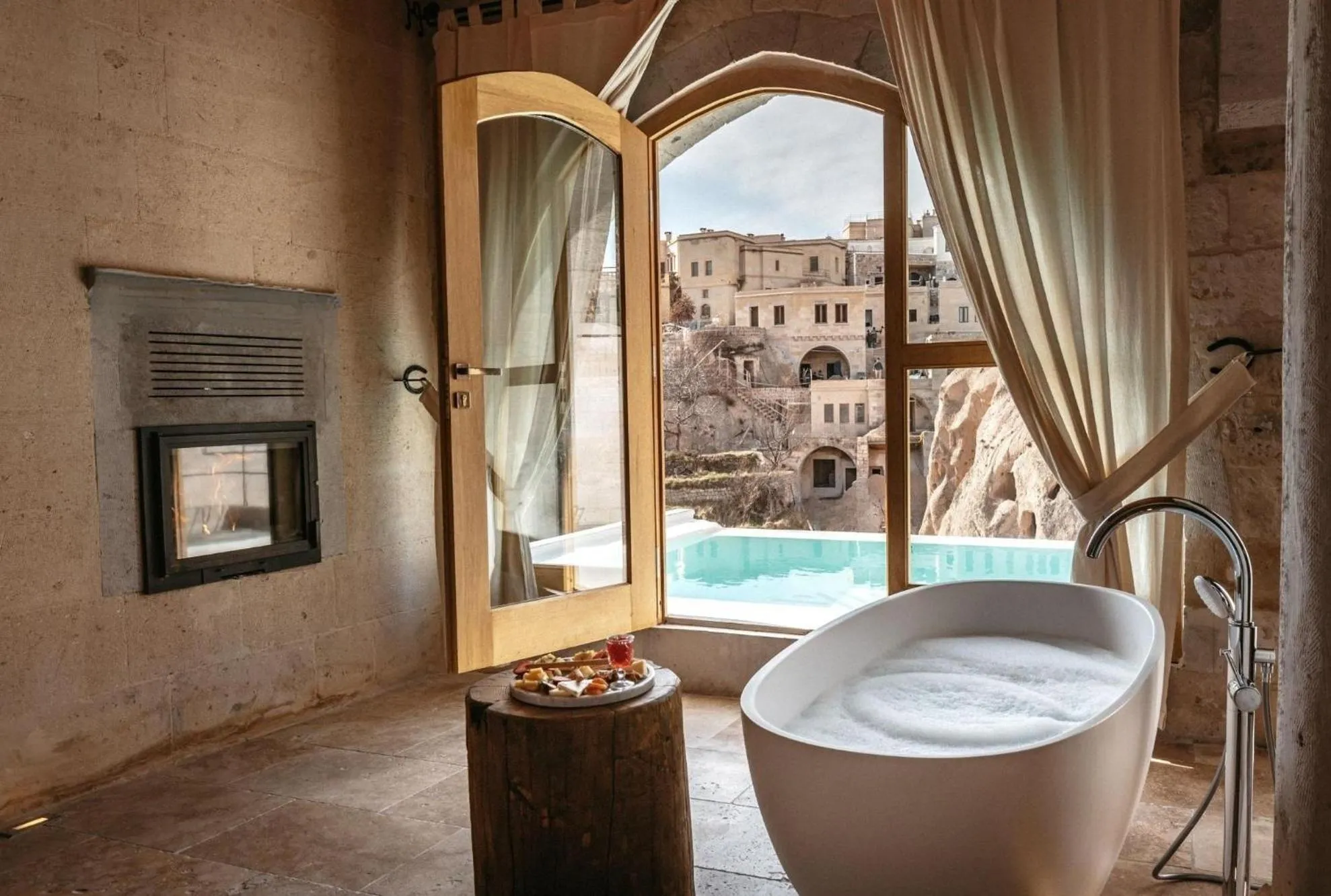 Bathroom in Millstone Cave Suites Hotel