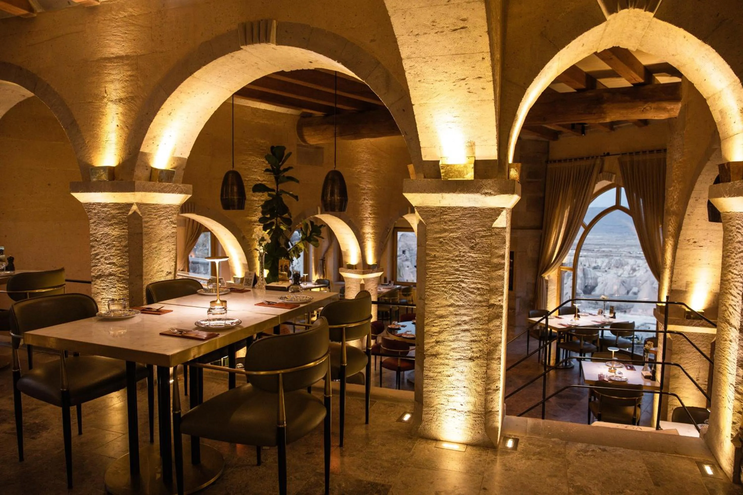 Restaurant/places to eat in Millstone Cave Suites Hotel