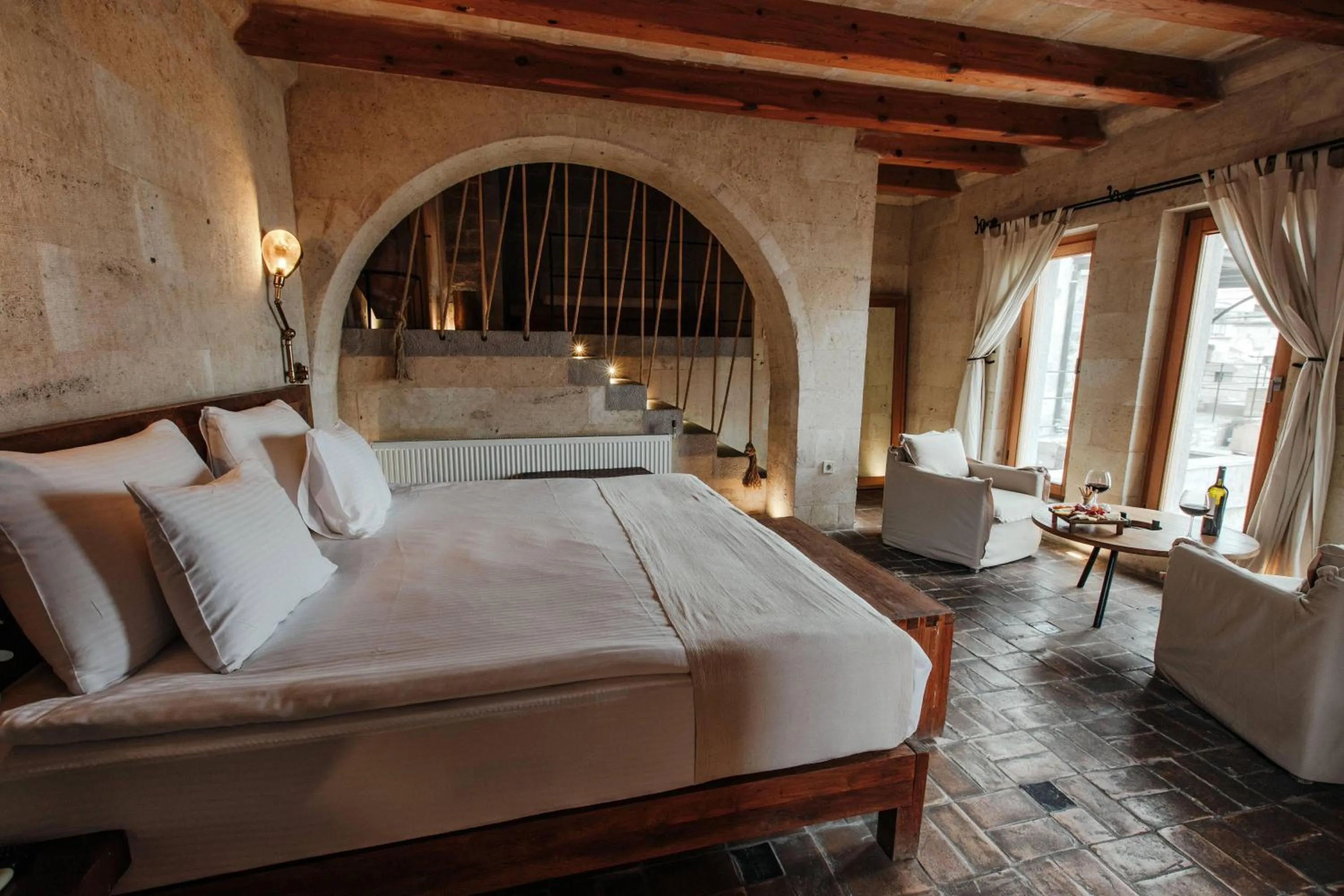 Photo of the whole room, Bed in Millstone Cave Suites Hotel