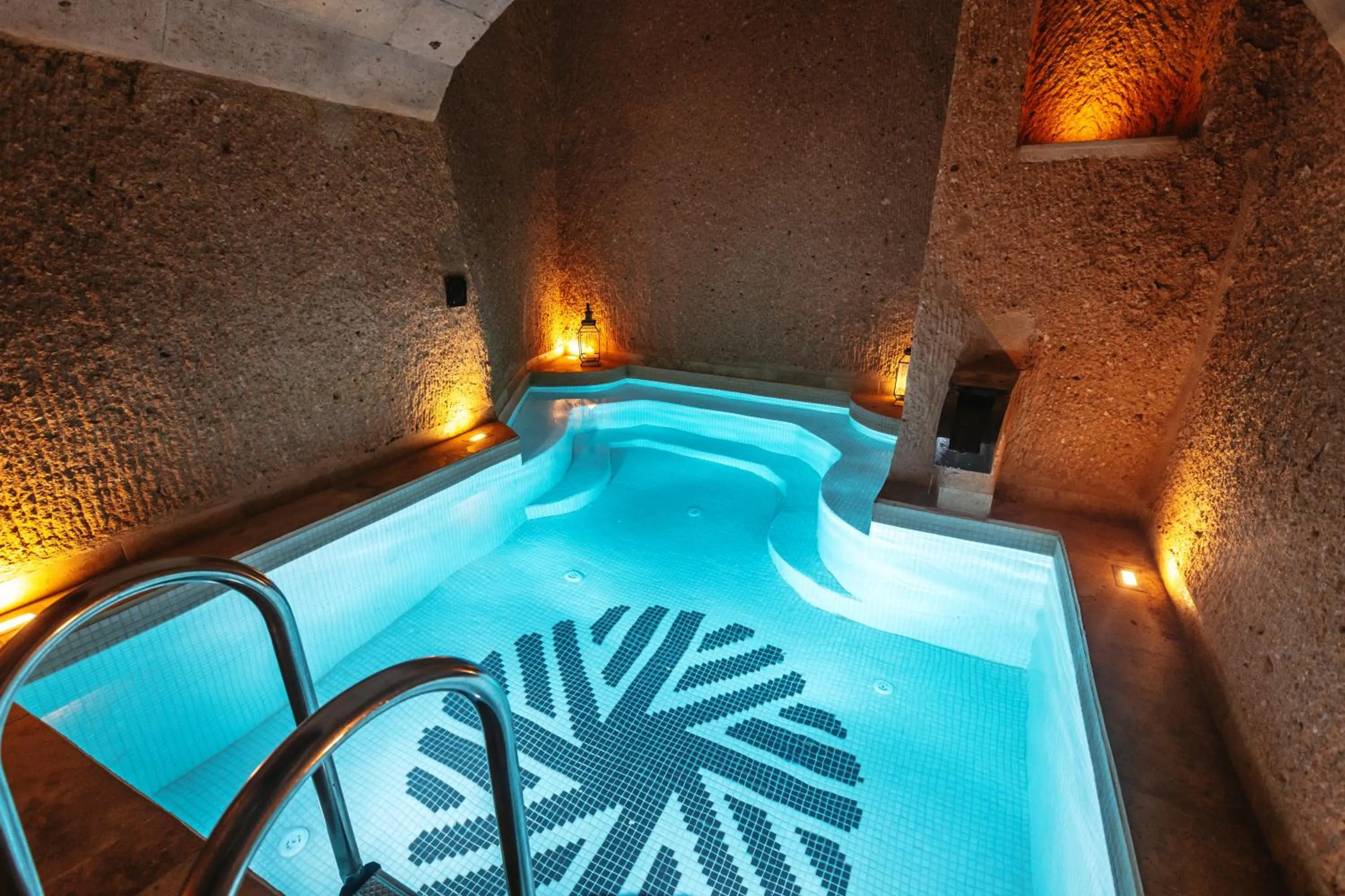 Bathroom in Millstone Cave Suites Hotel