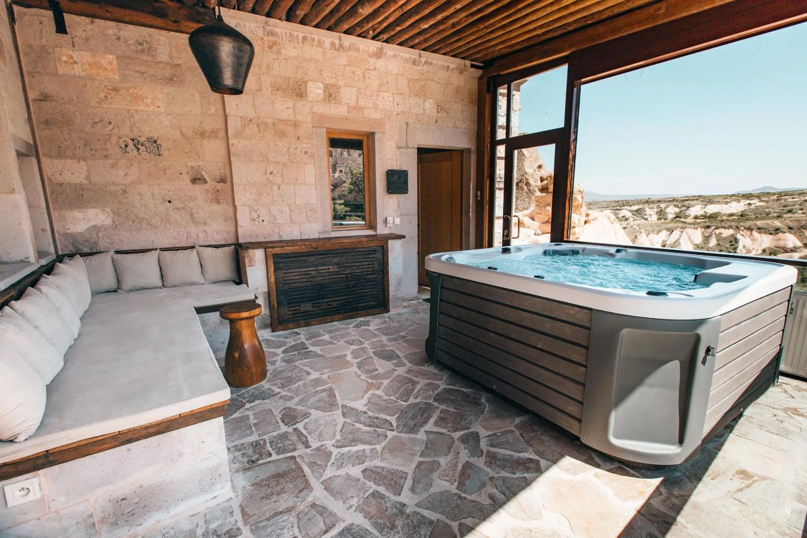 Natural landscape in Millstone Cave Suites Hotel