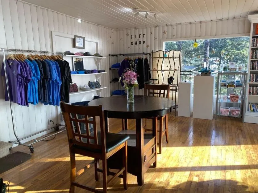 On-site shops in Starfish Point