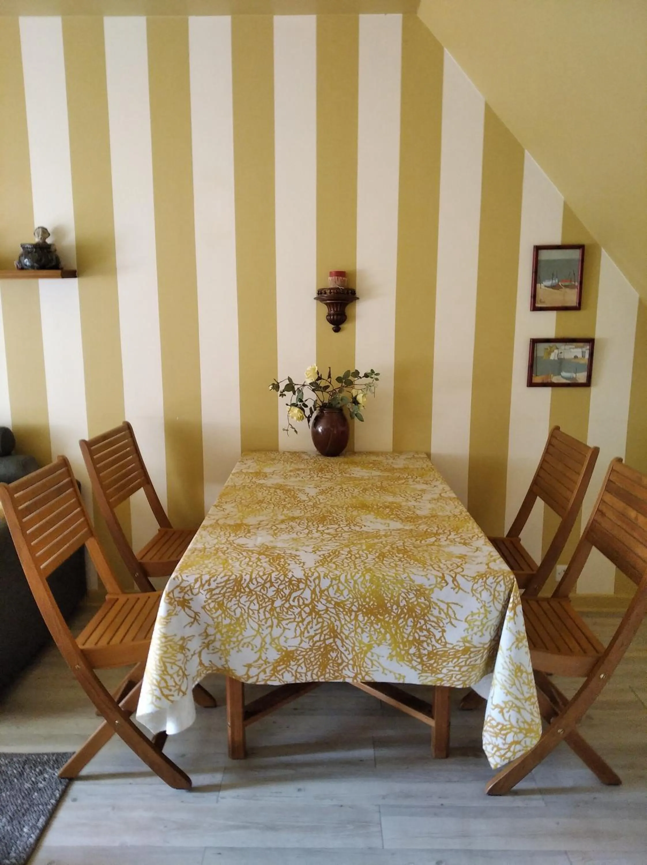 Dining area in Maison dans un environnement boisé très calme