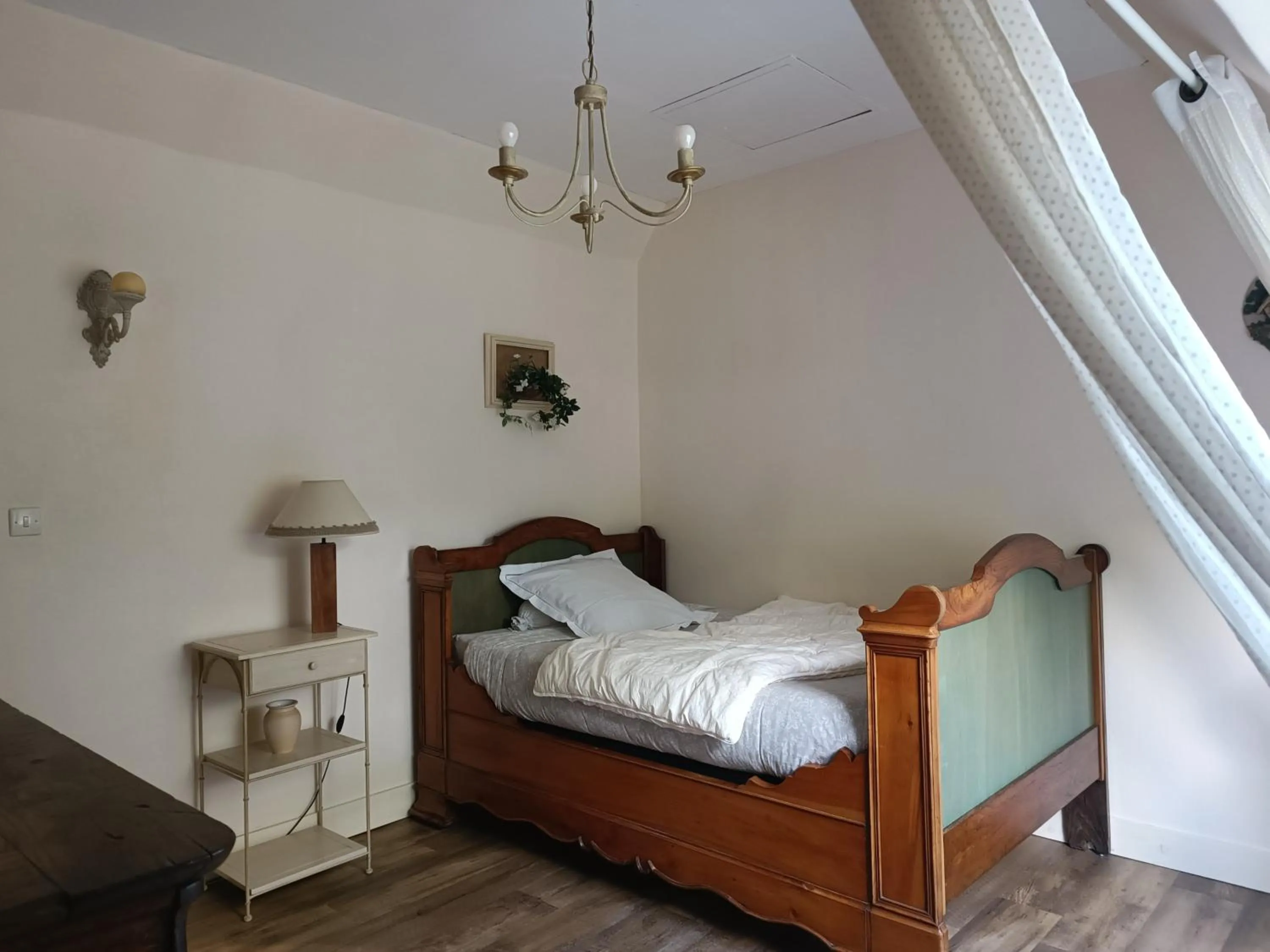 Bedroom, Bed in Maison dans un environnement boisé très calme