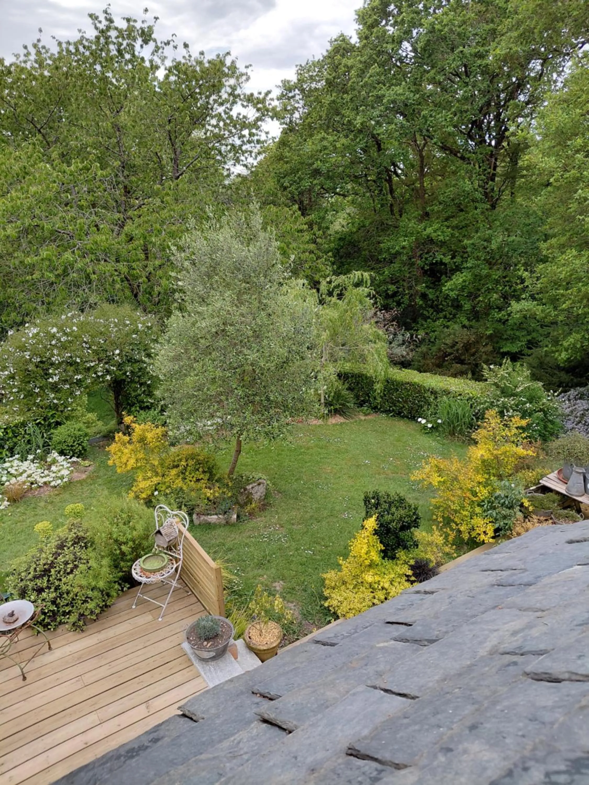 Garden view in Maison dans un environnement boisé très calme