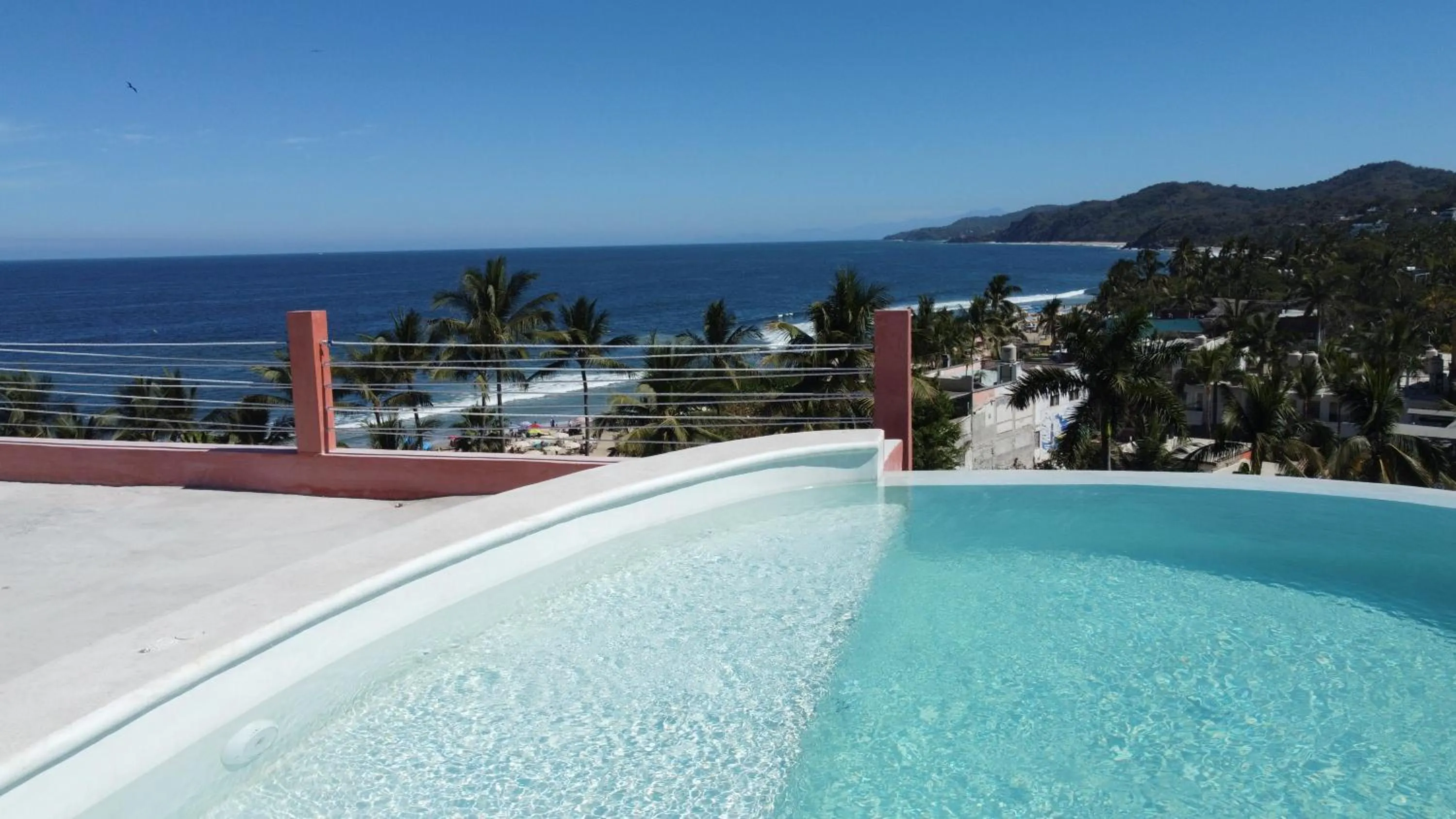 Swimming pool in Nomada Wellness Hotel