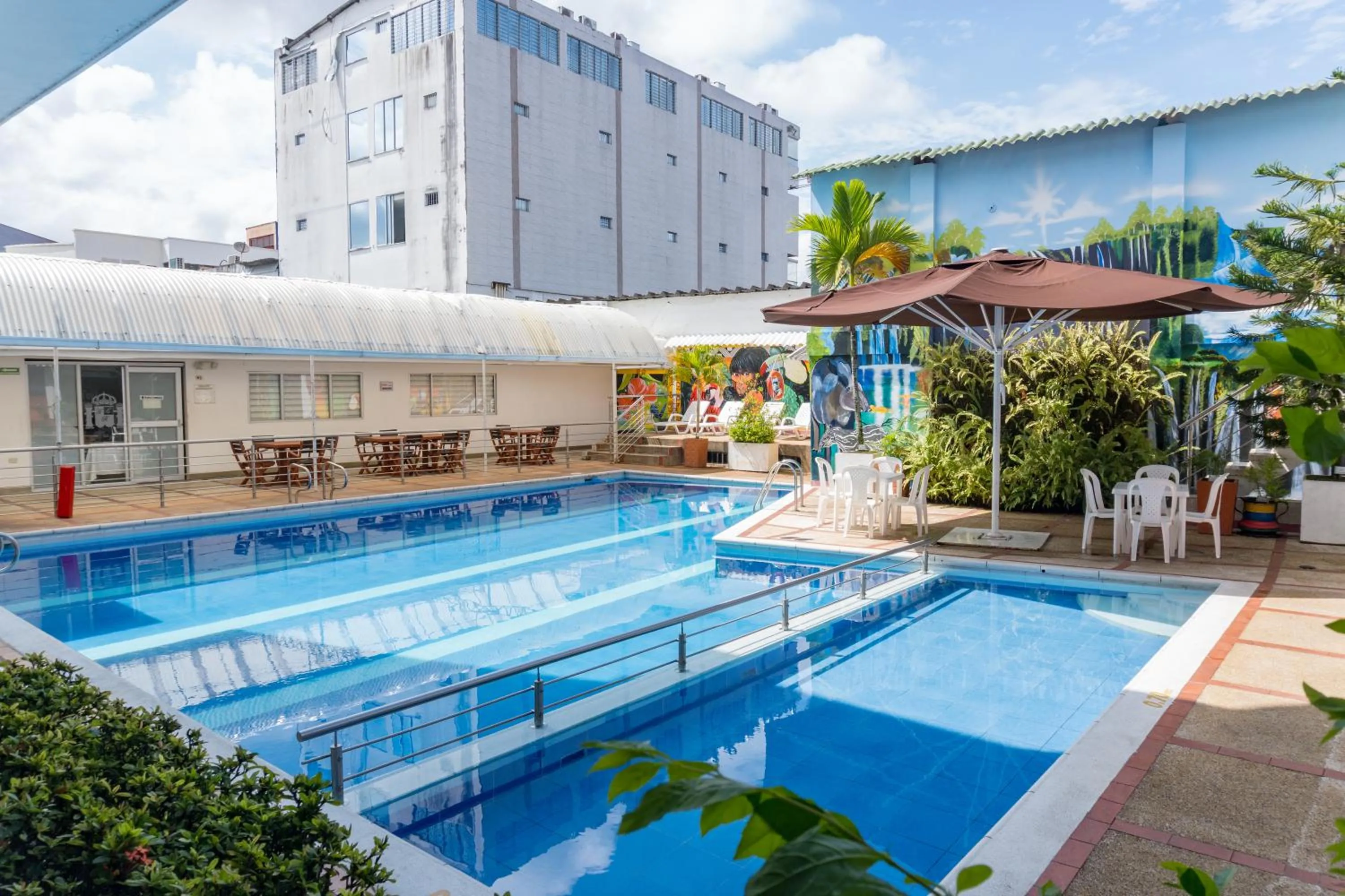 Swimming pool in Hotel Caquetá Real HSC