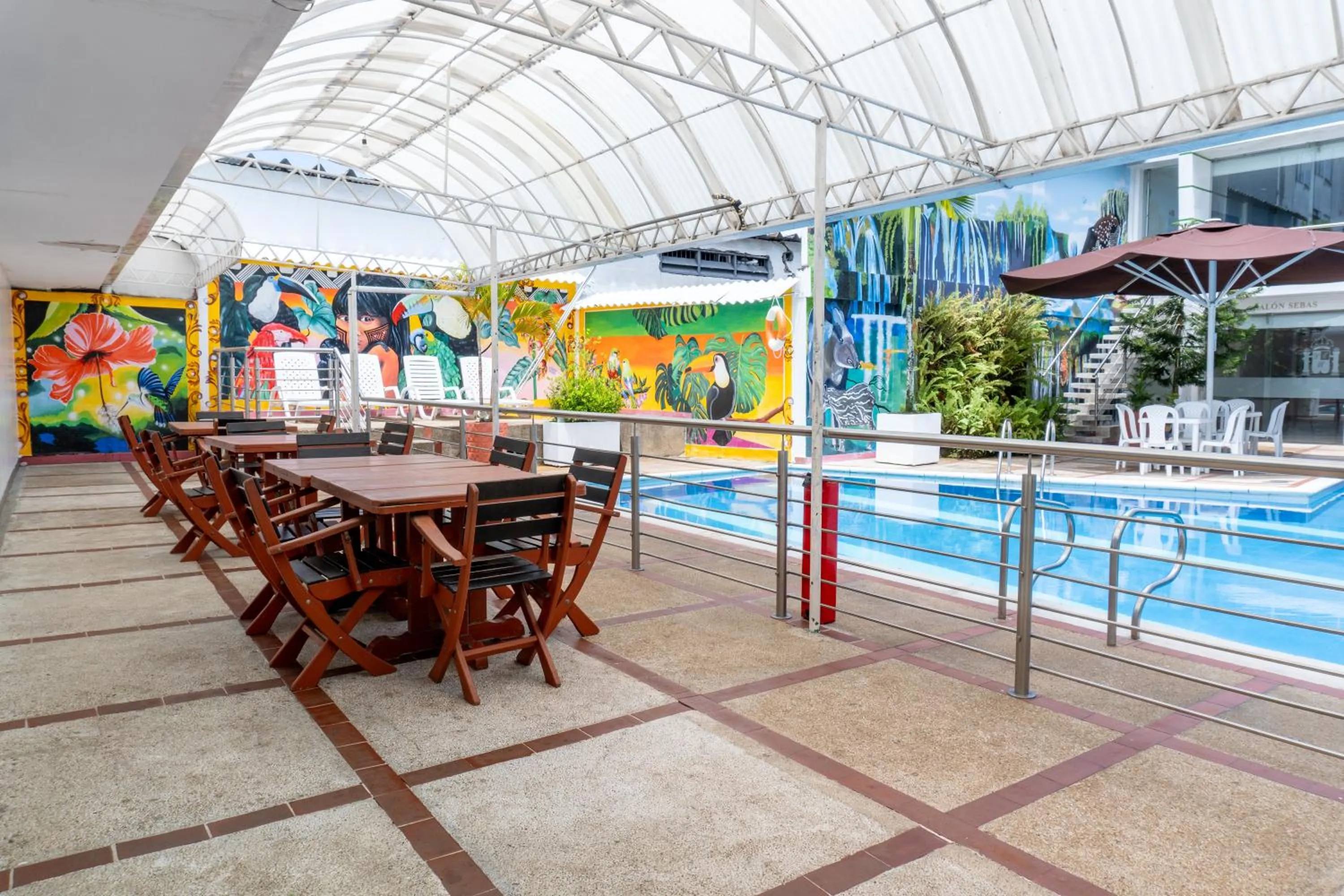 Swimming pool in Hotel Caquetá Real HSC