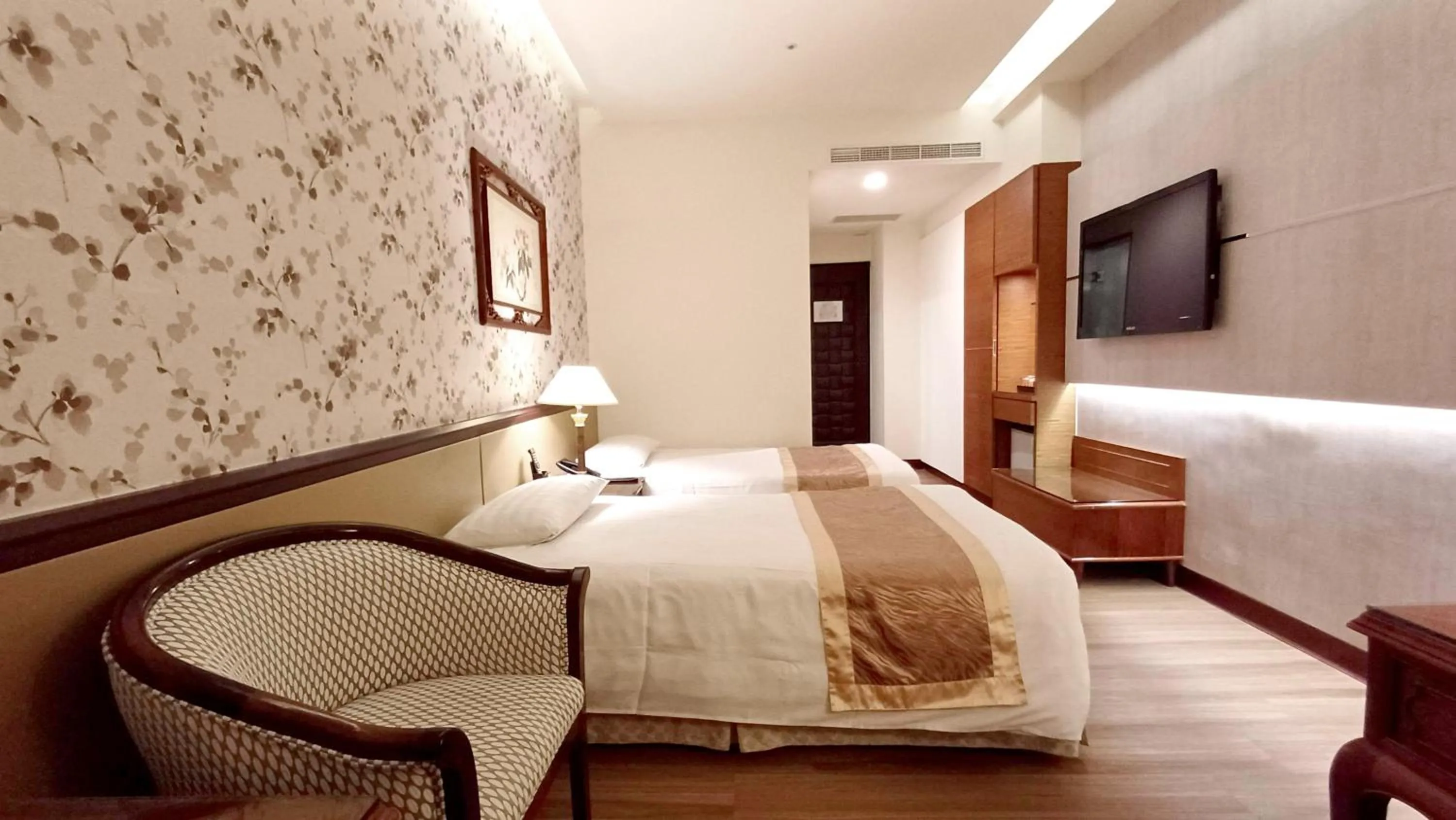 room service, Bed in Hi-YES HOTEL TAOYUAN