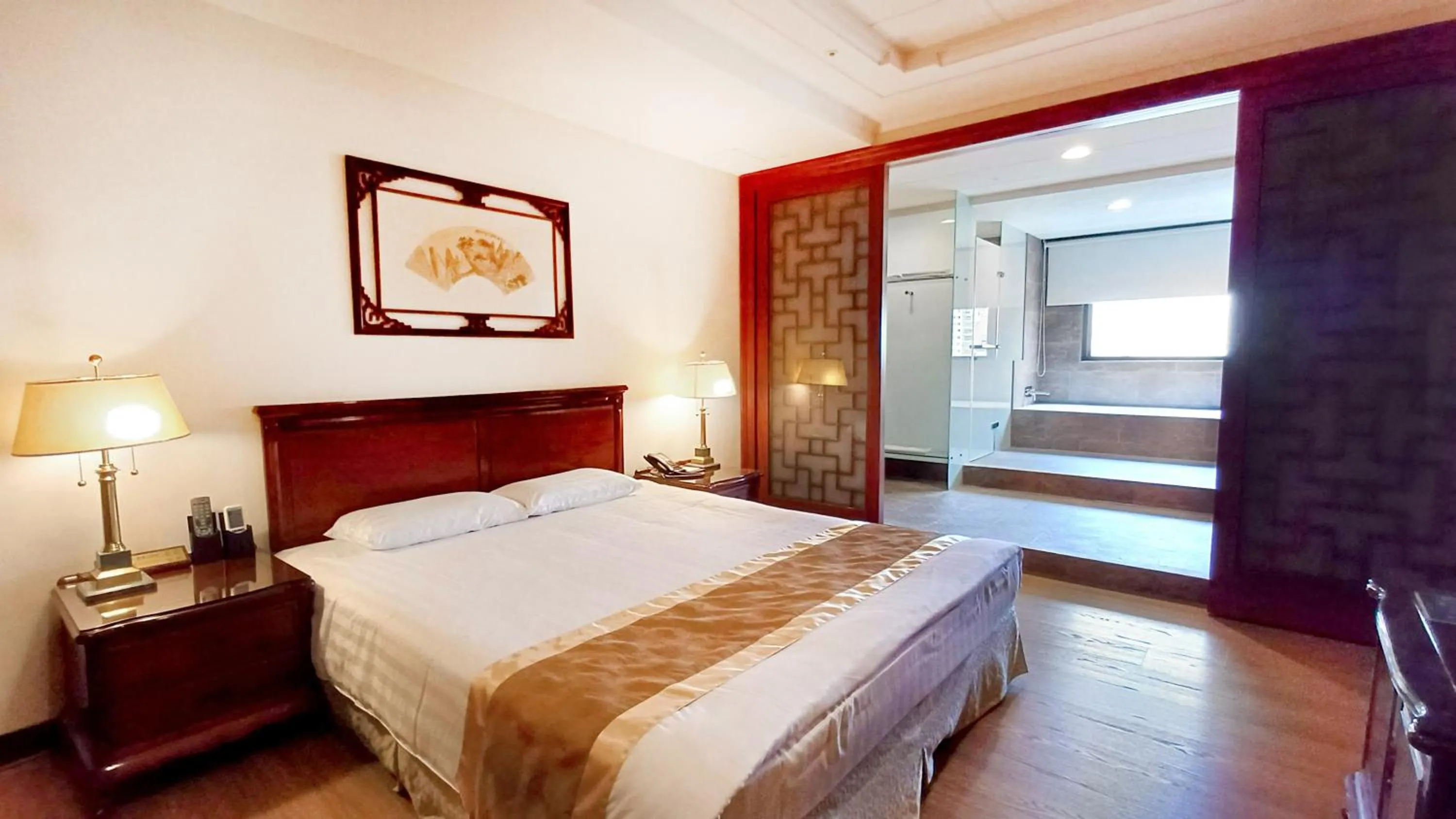 room service, Bed in Hi-YES HOTEL TAOYUAN