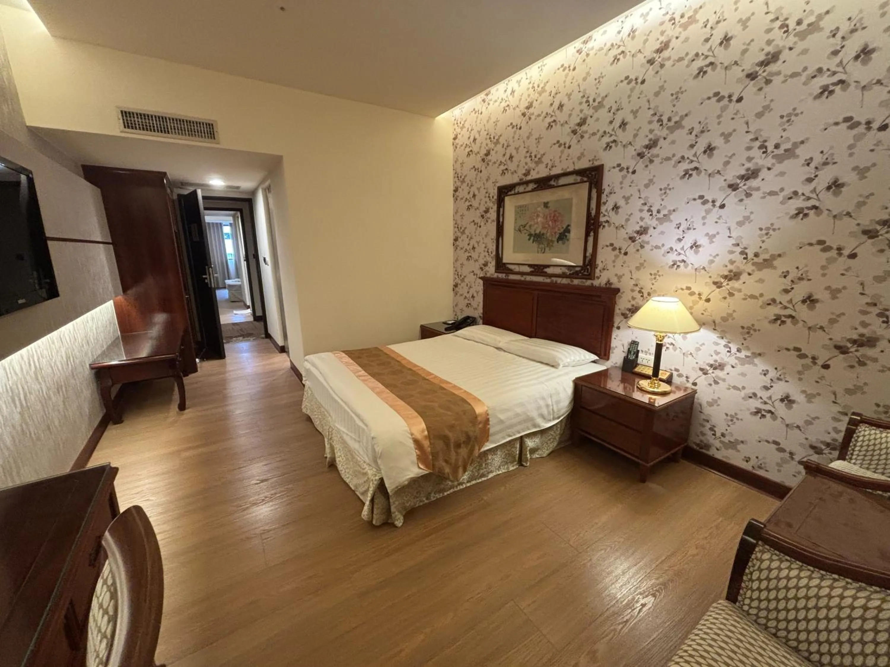 Photo of the whole room, Bed in Hi-YES HOTEL TAOYUAN