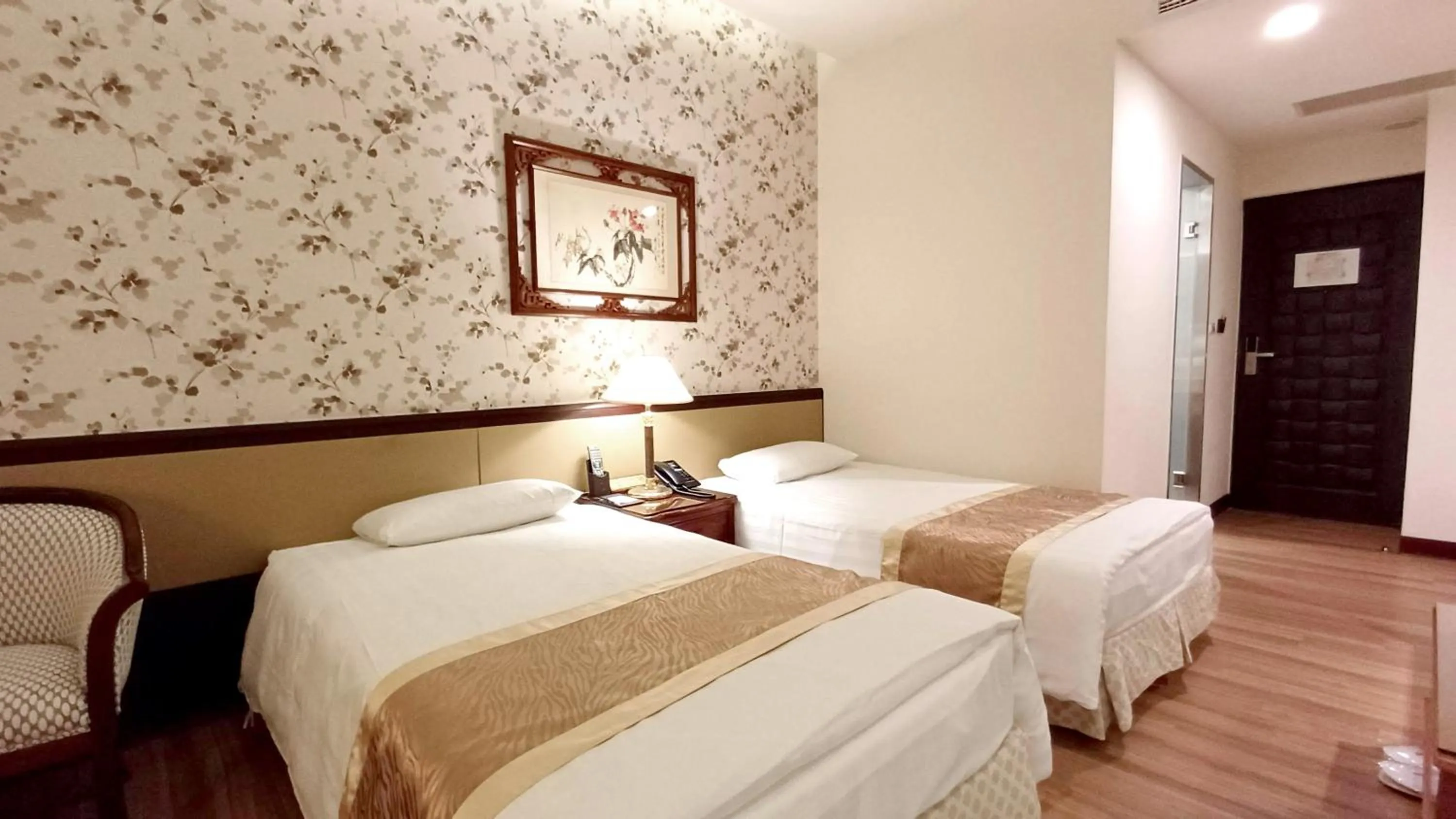 room service, Bed in Hi-YES HOTEL TAOYUAN