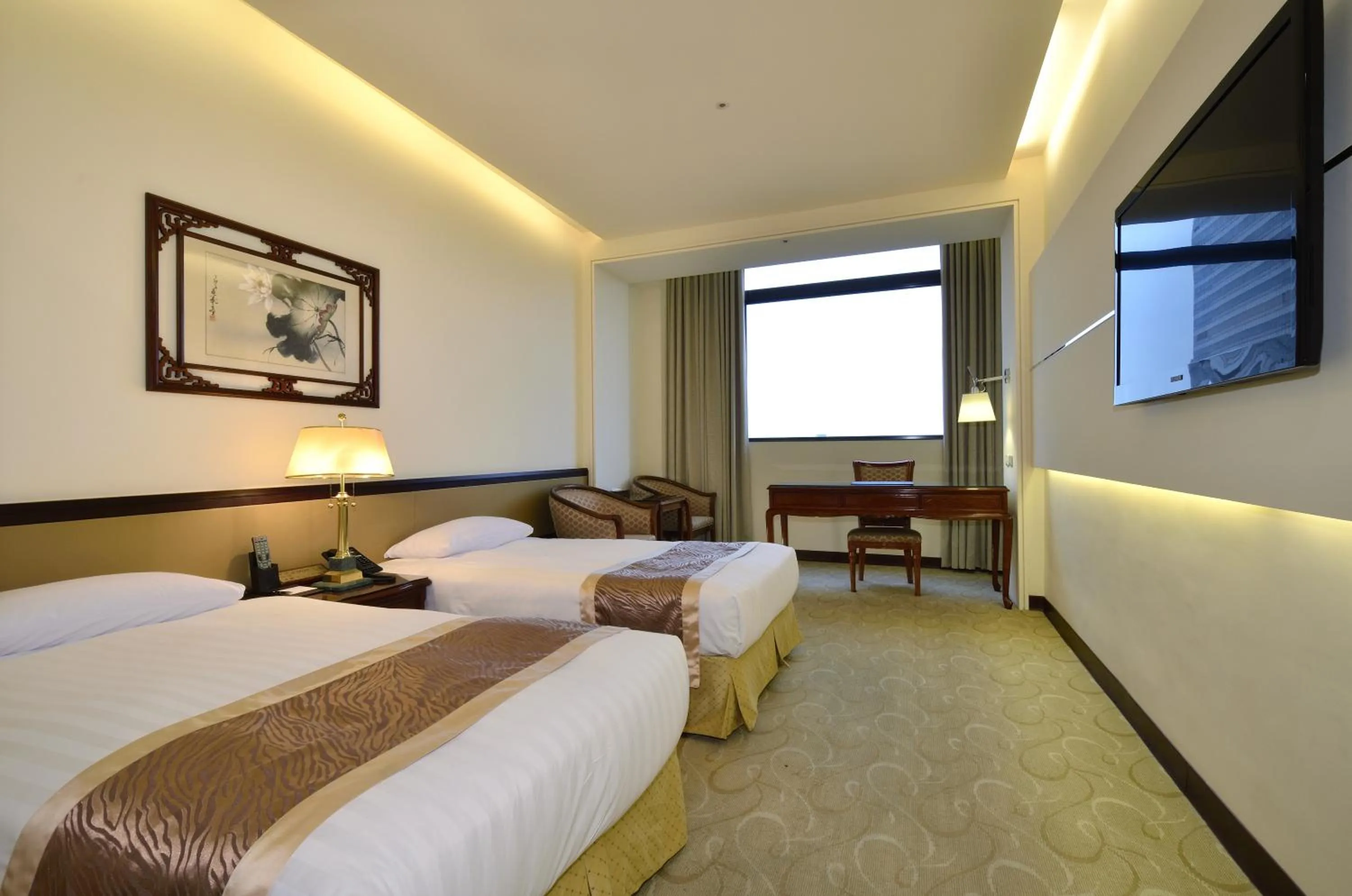 Photo of the whole room, Bed in King's Paradise Hotel