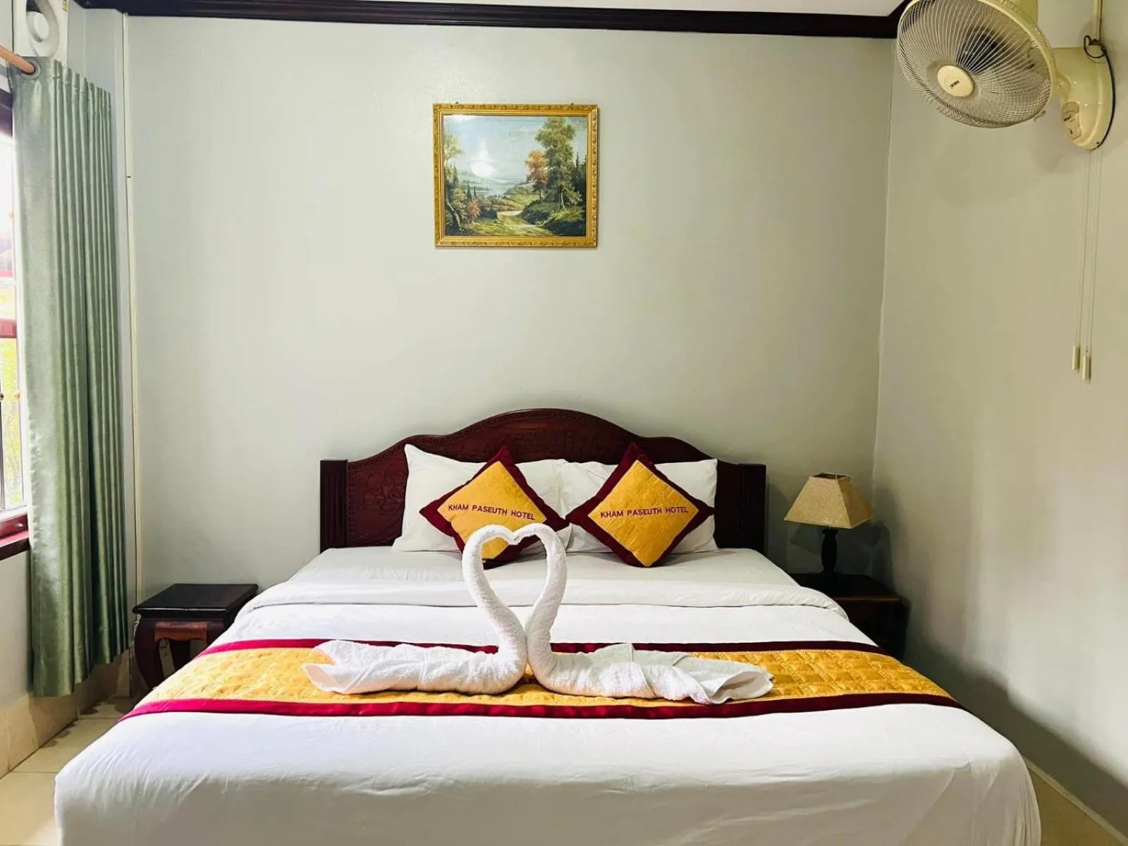 Bed in Khampaseuth Hotel