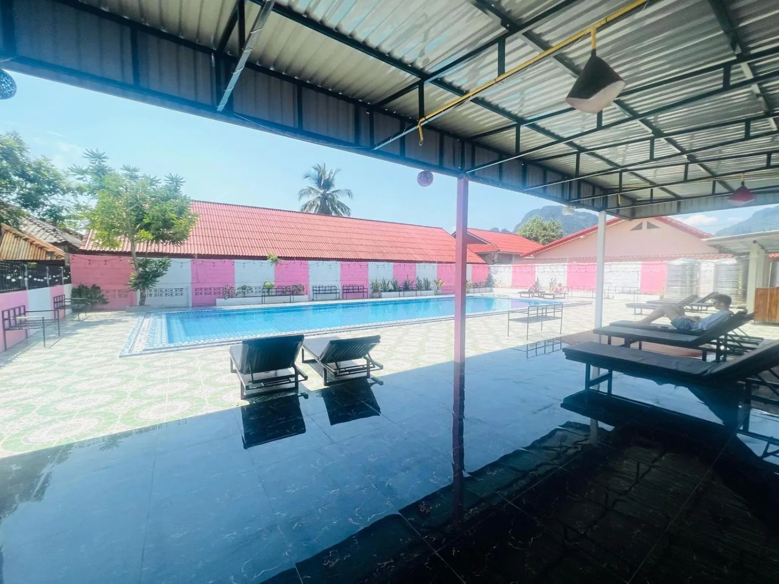 Shower in Khampaseuth Hotel