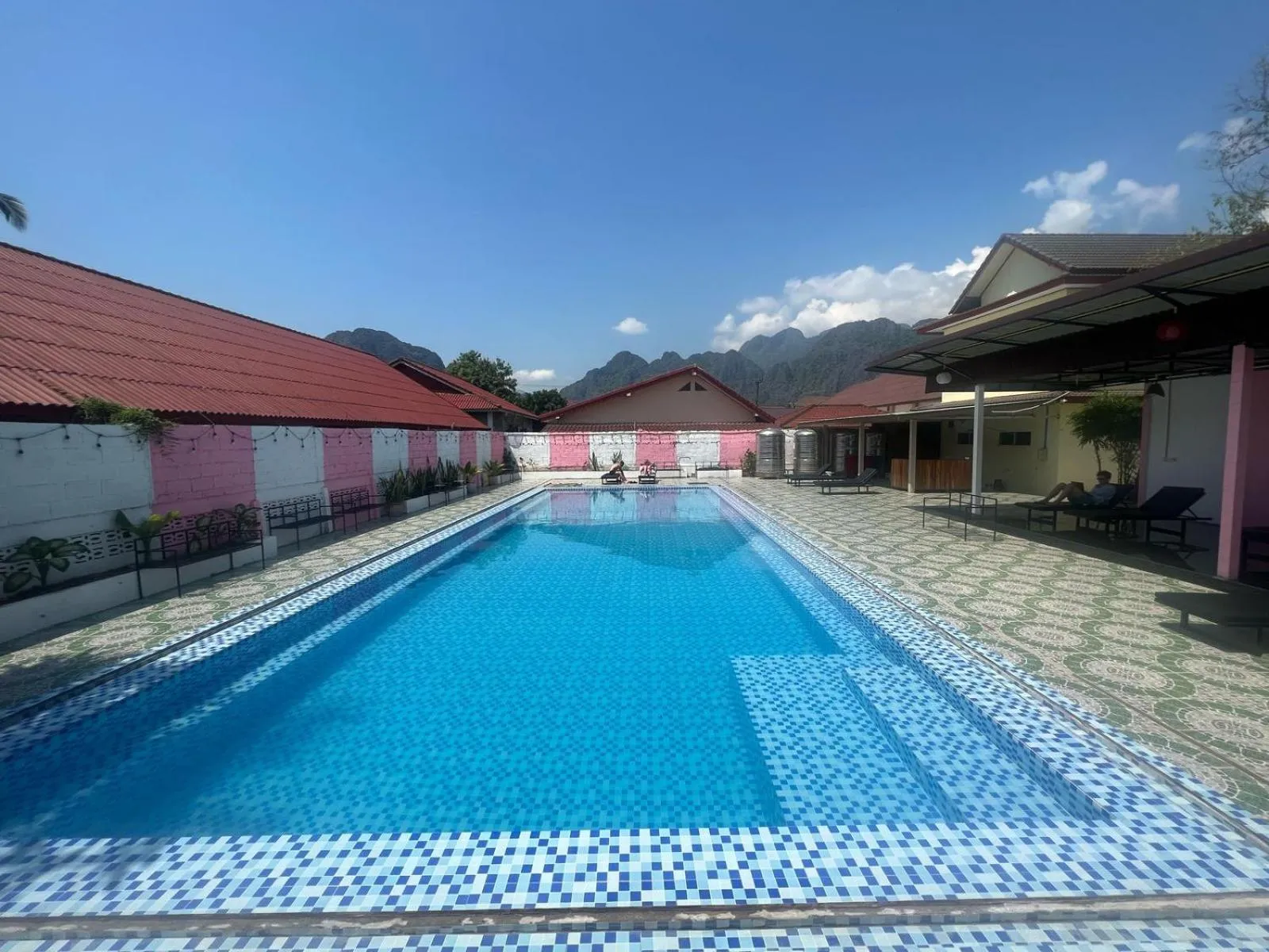 Swimming pool in Khampaseuth Hotel