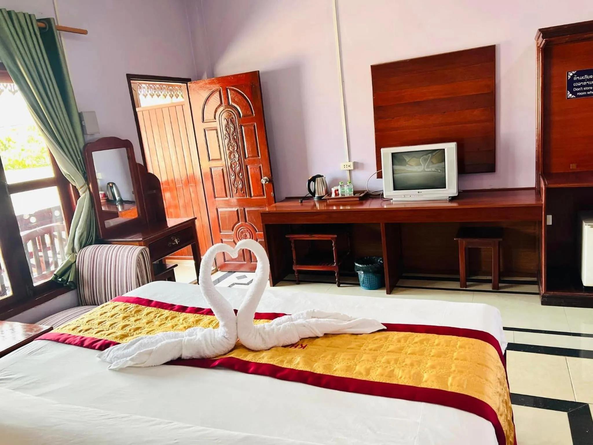 Bed in Khampaseuth Hotel