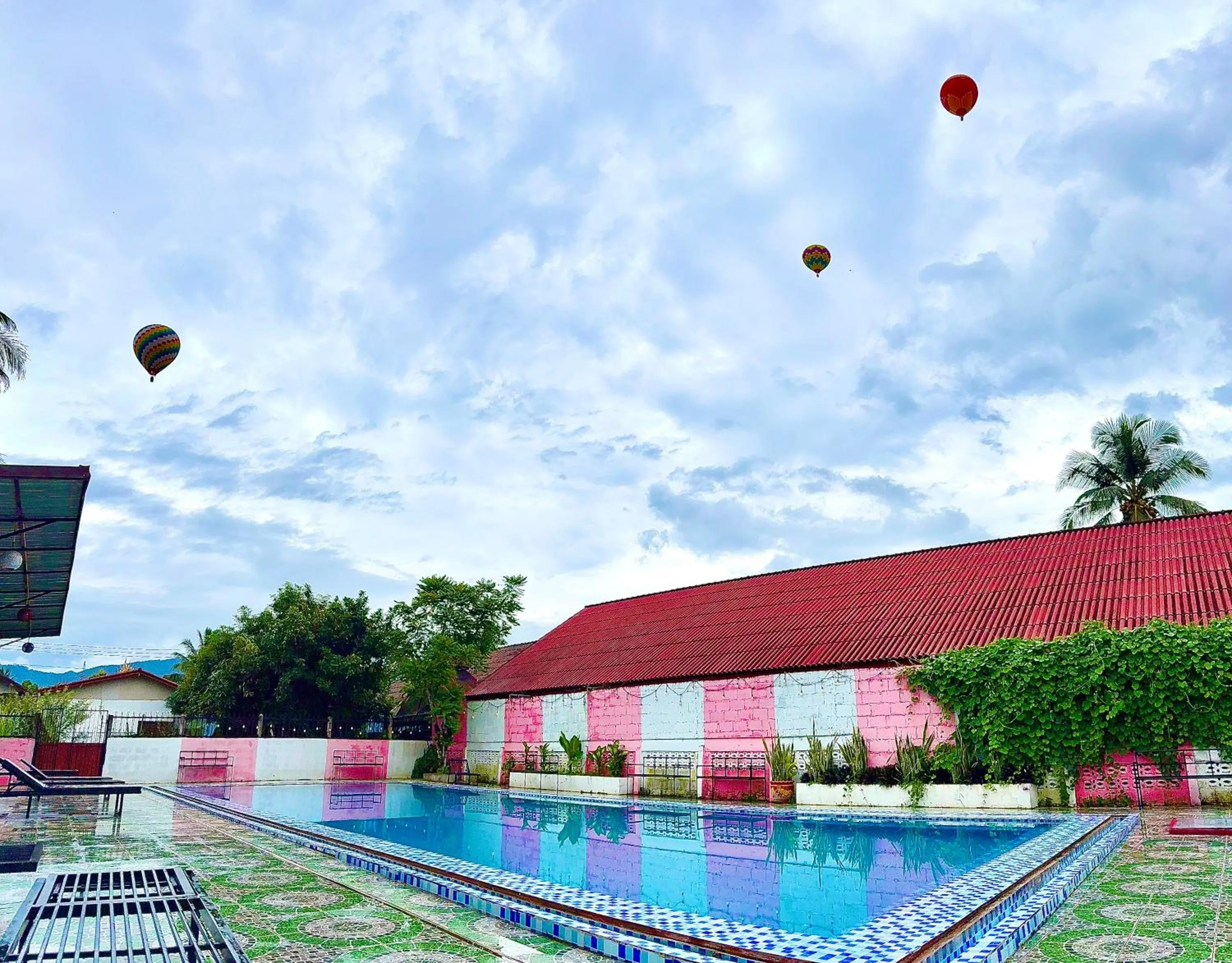 Swimming pool in Khampaseuth Hotel