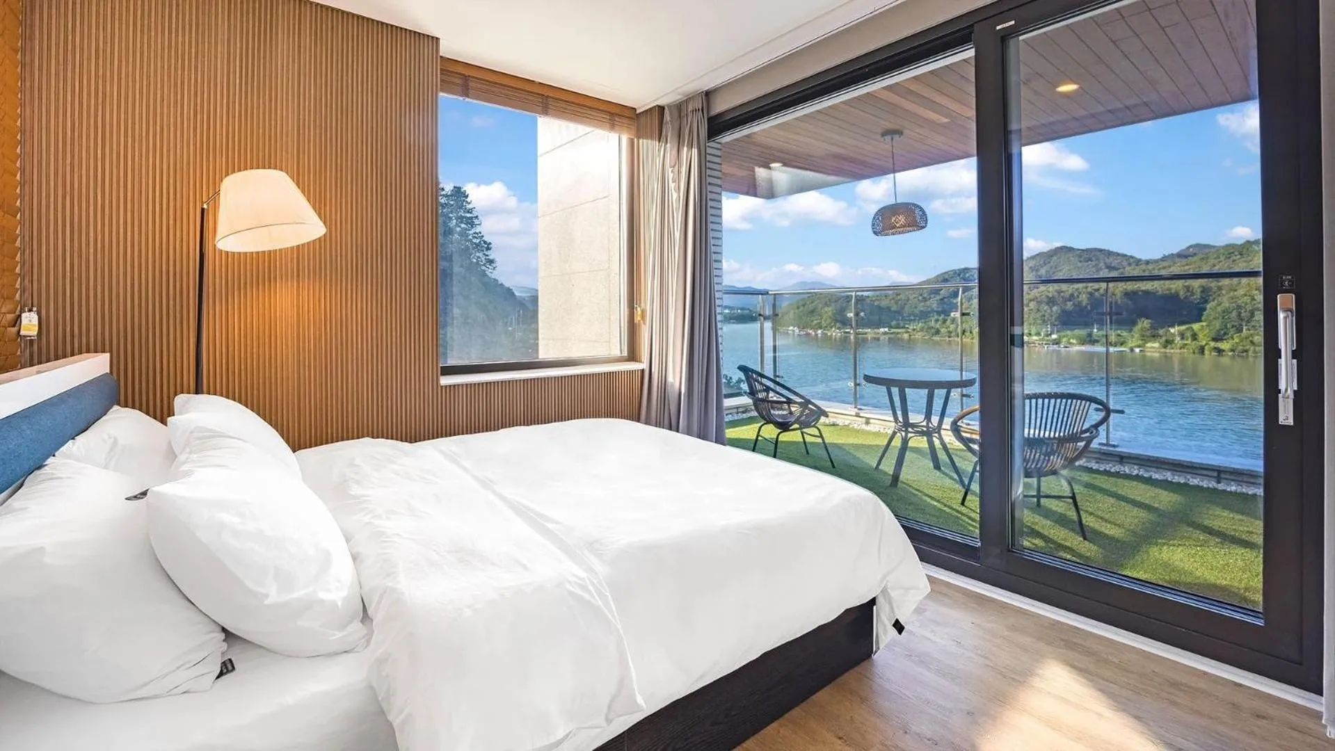 Property building, Bed in Gapyeong Laputa Resort