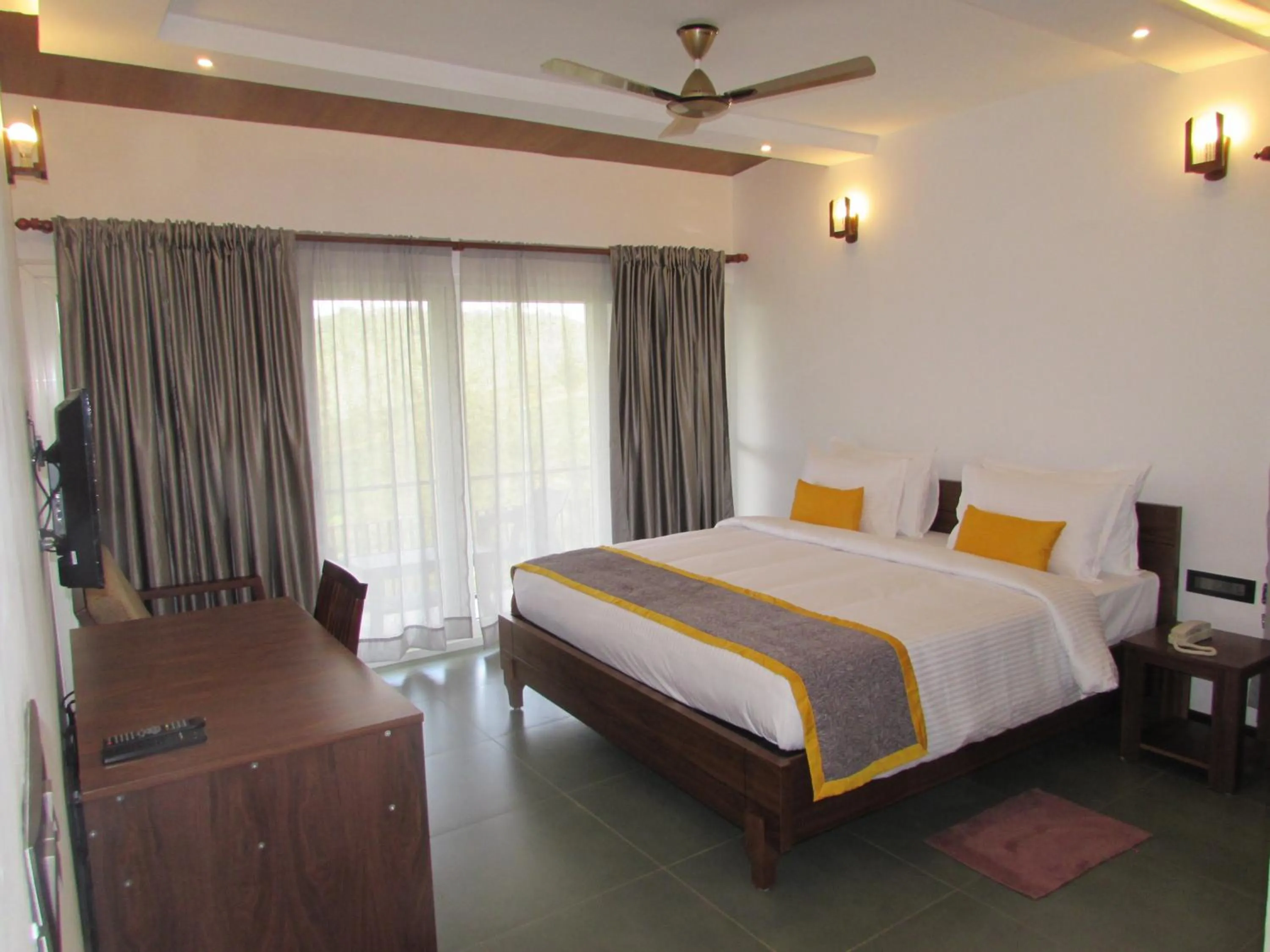 Bedroom, Bed in Falcon Crest