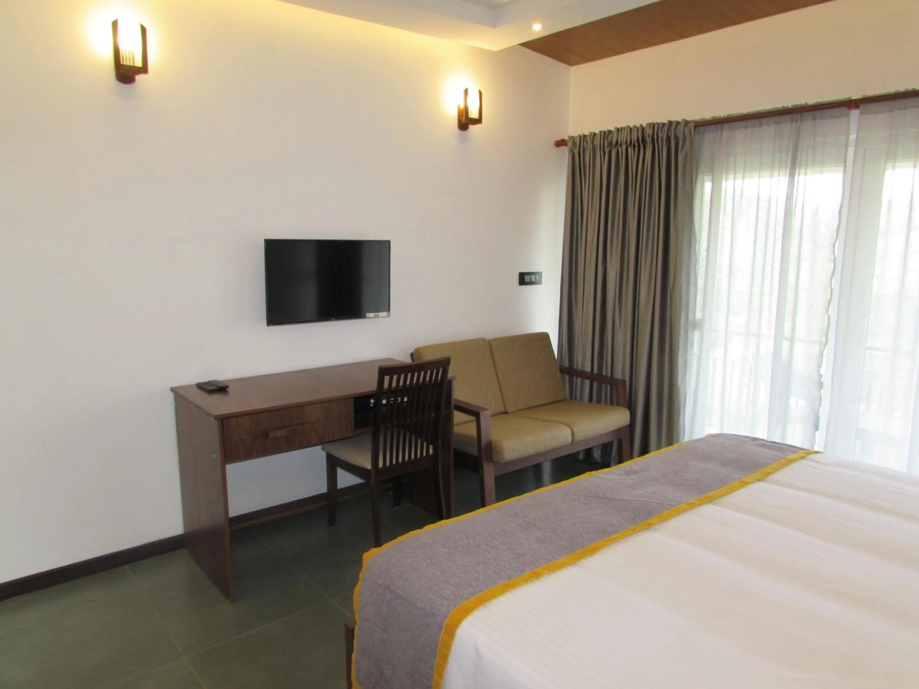 Bedroom, Bed in Falcon Crest