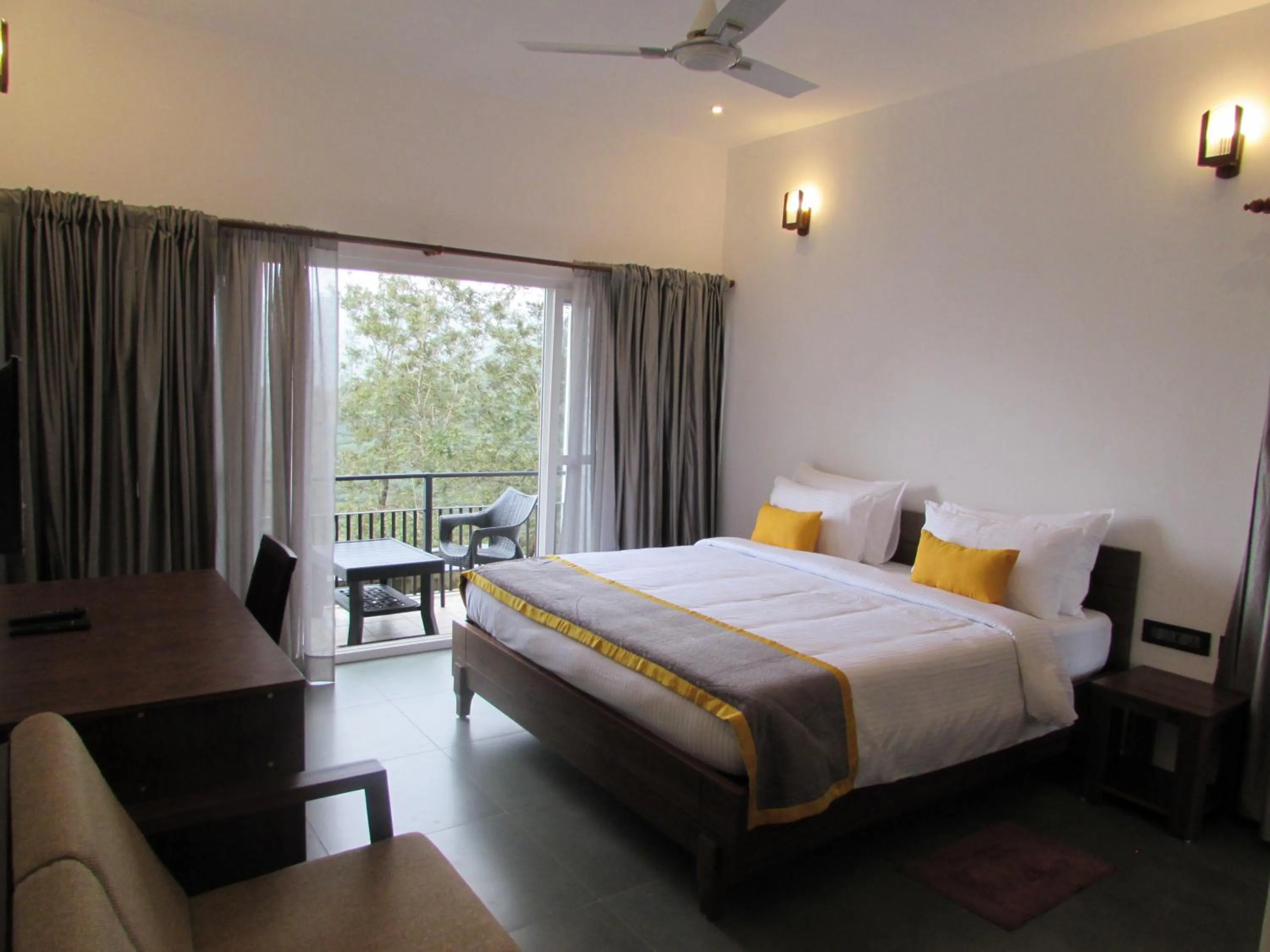 Bedroom, Bed in Falcon Crest